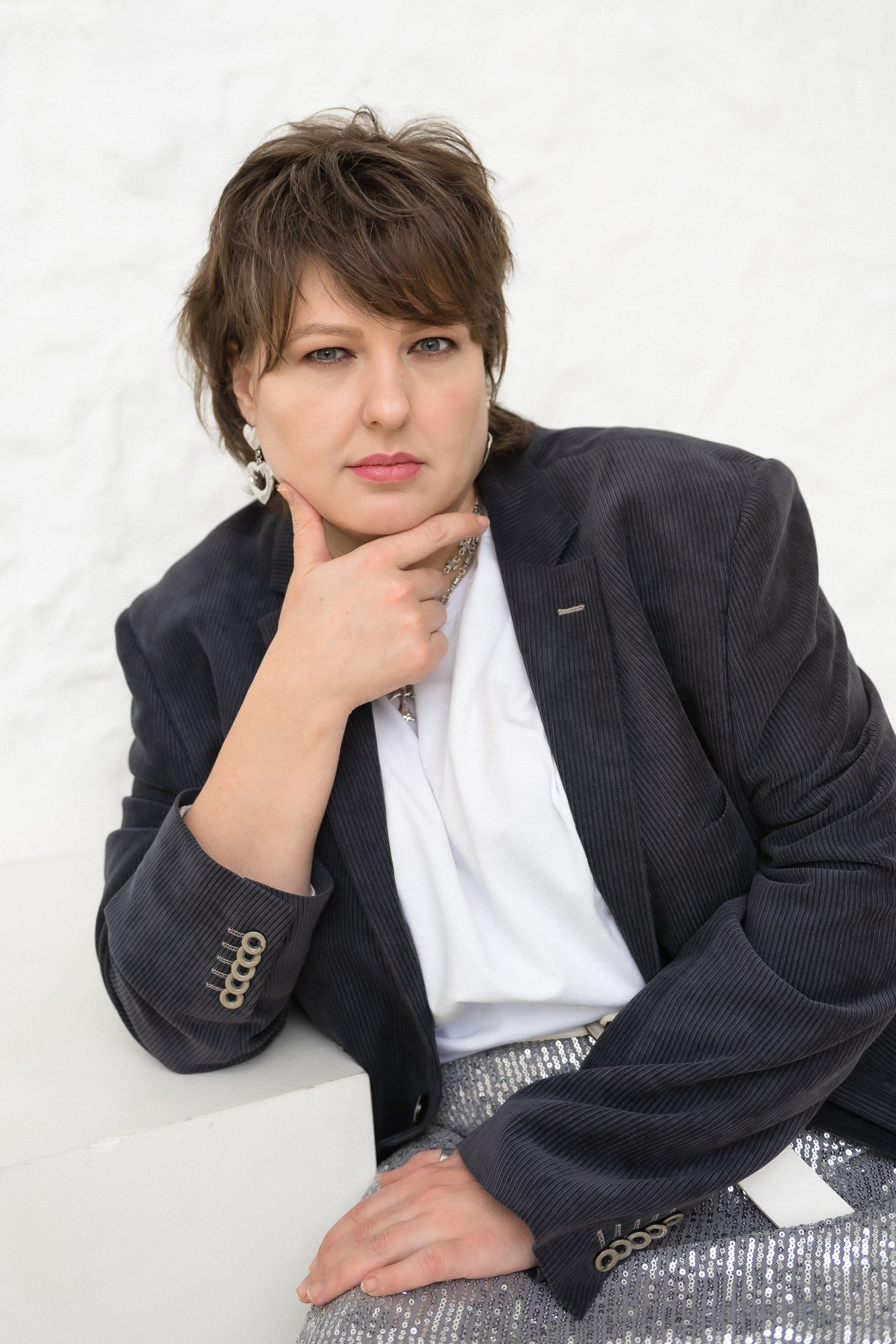 Бизнес потрет в светлом зале. КОНТЕНТ |БРЕНД фотограф Санкт-Петербург — Жанна Олтаржевская