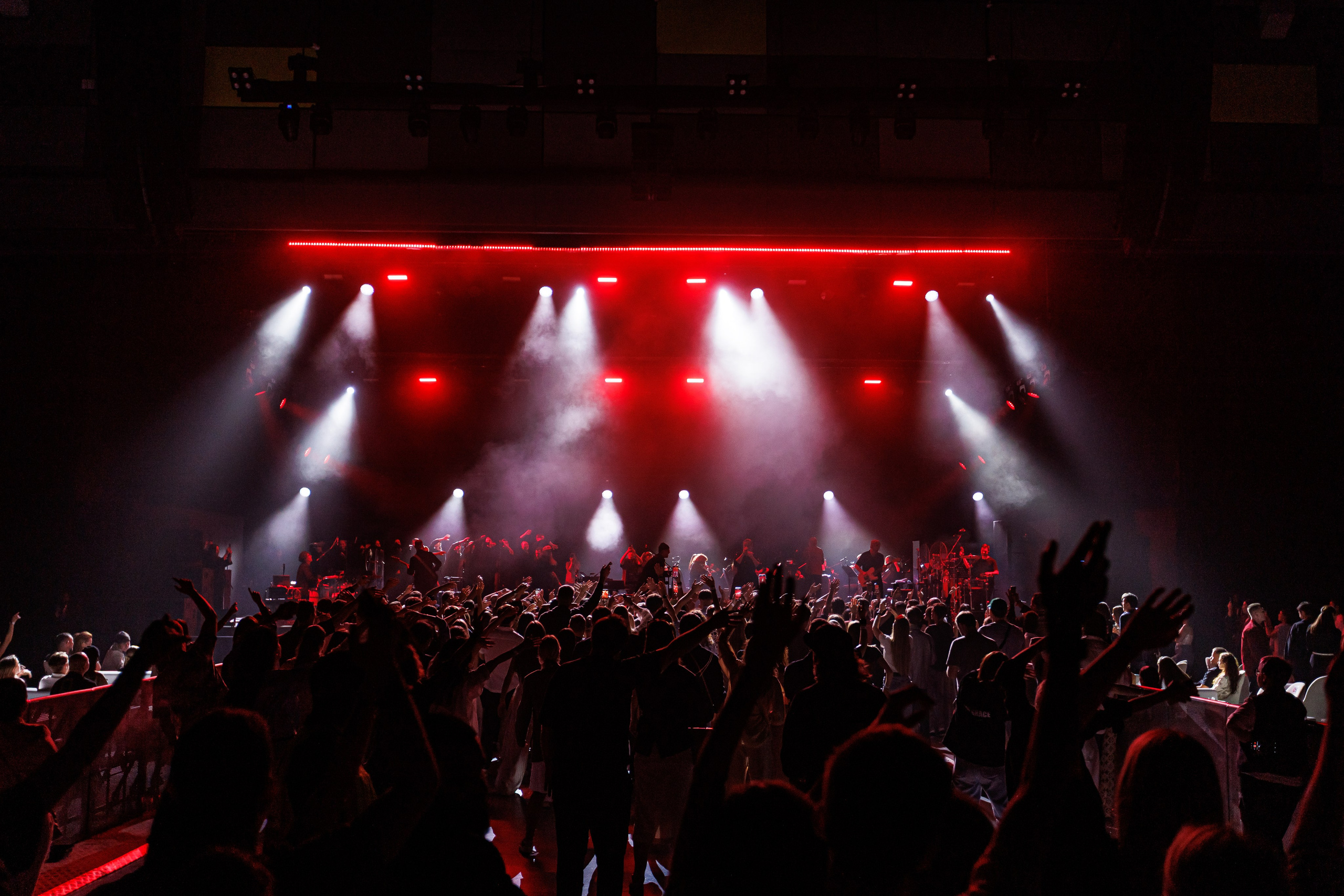 Concert Photography in Dubai — Anton Belyaev Live Performance. Evgen Yatsenko — Photographer in Dubai