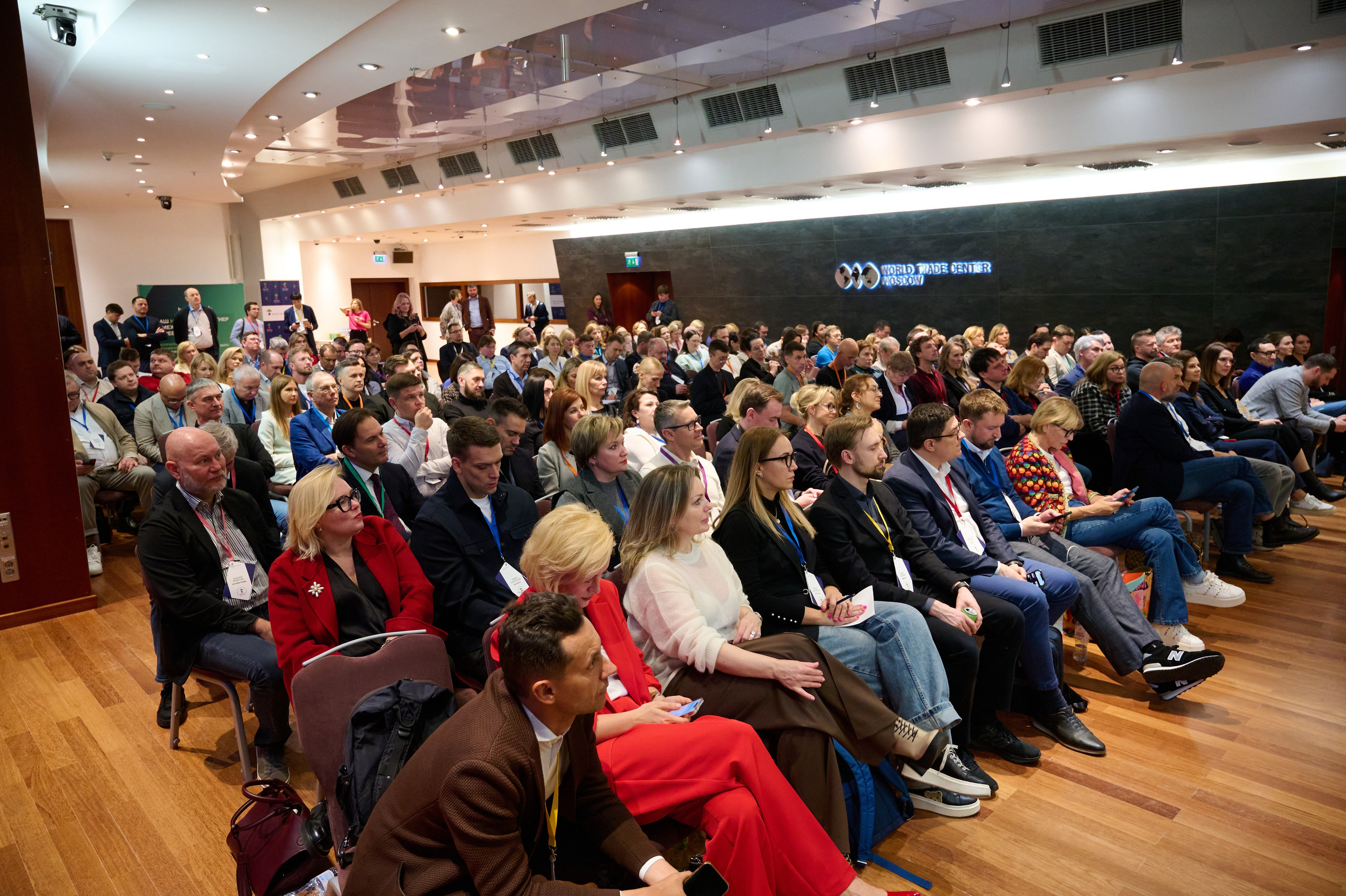 Redis Business Class — В фокусе. Планы и стратегии 2025. Репортажный фотограф в Москве и Санкт-Петербурге — Профессиональная съёмка мероприятий | Данила Золкин