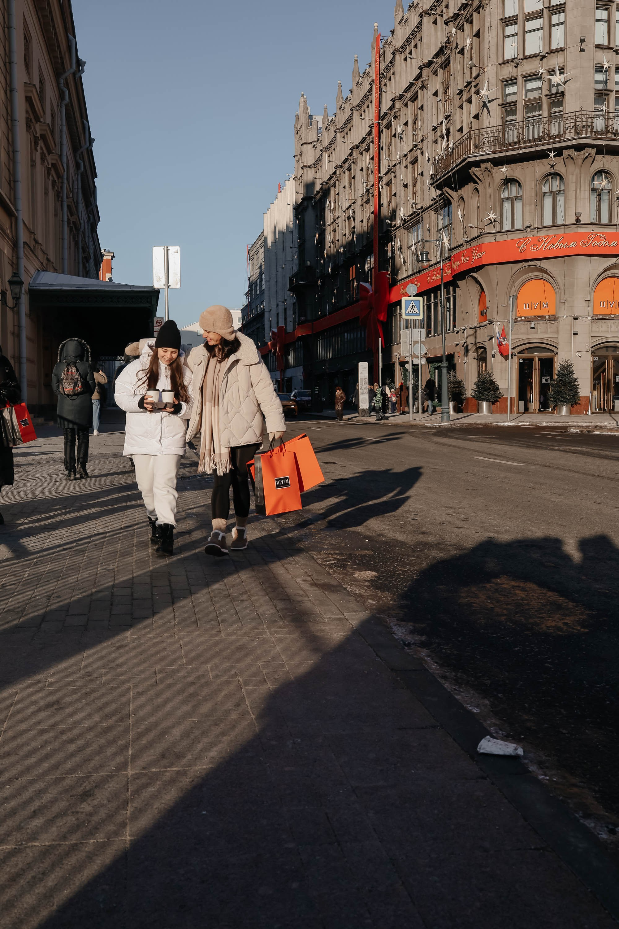 Мама с дочкой