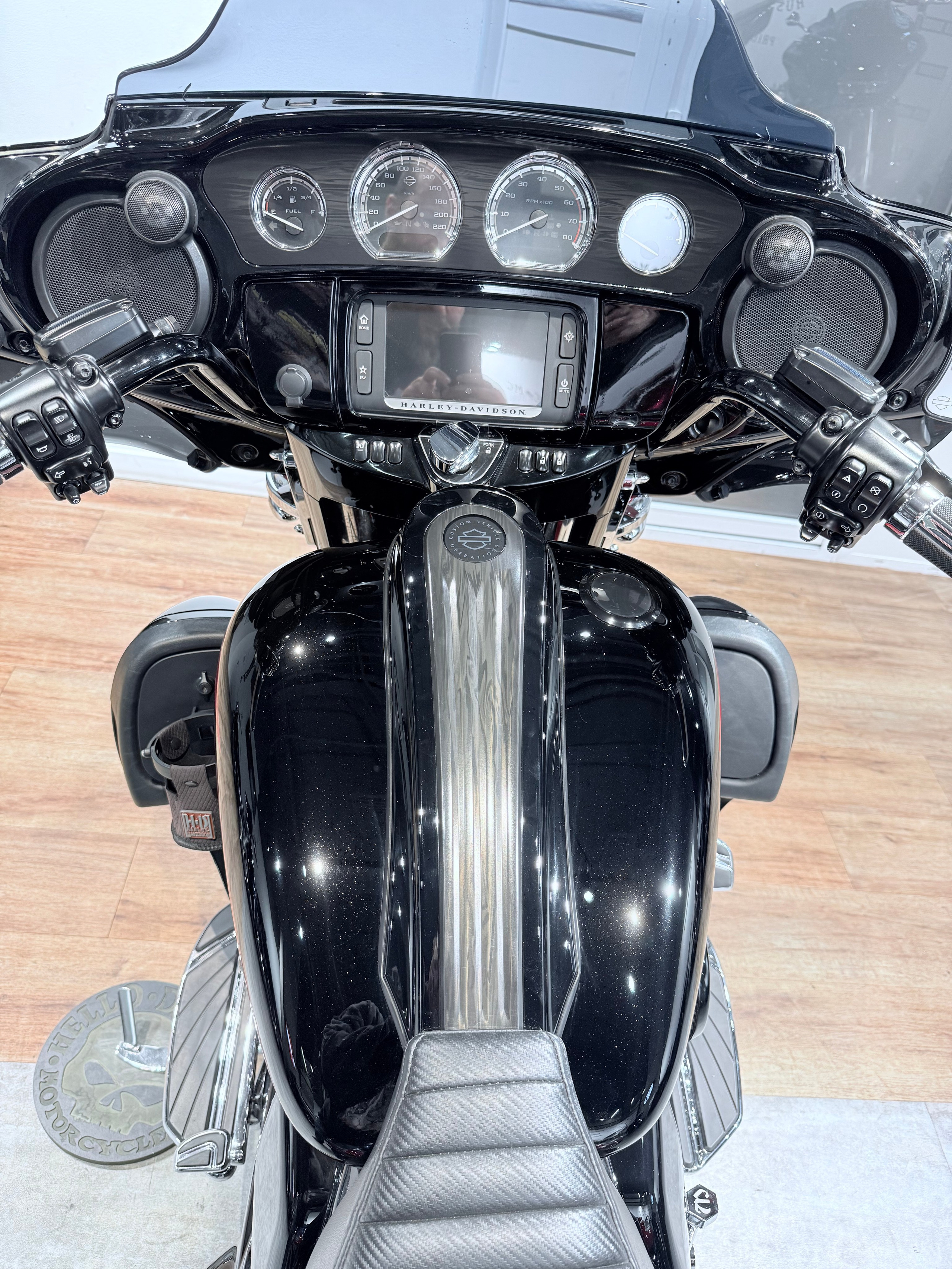 114 CVO Street Glide Special. Hello Davidson, Москва. Только хорошие мотоциклы…