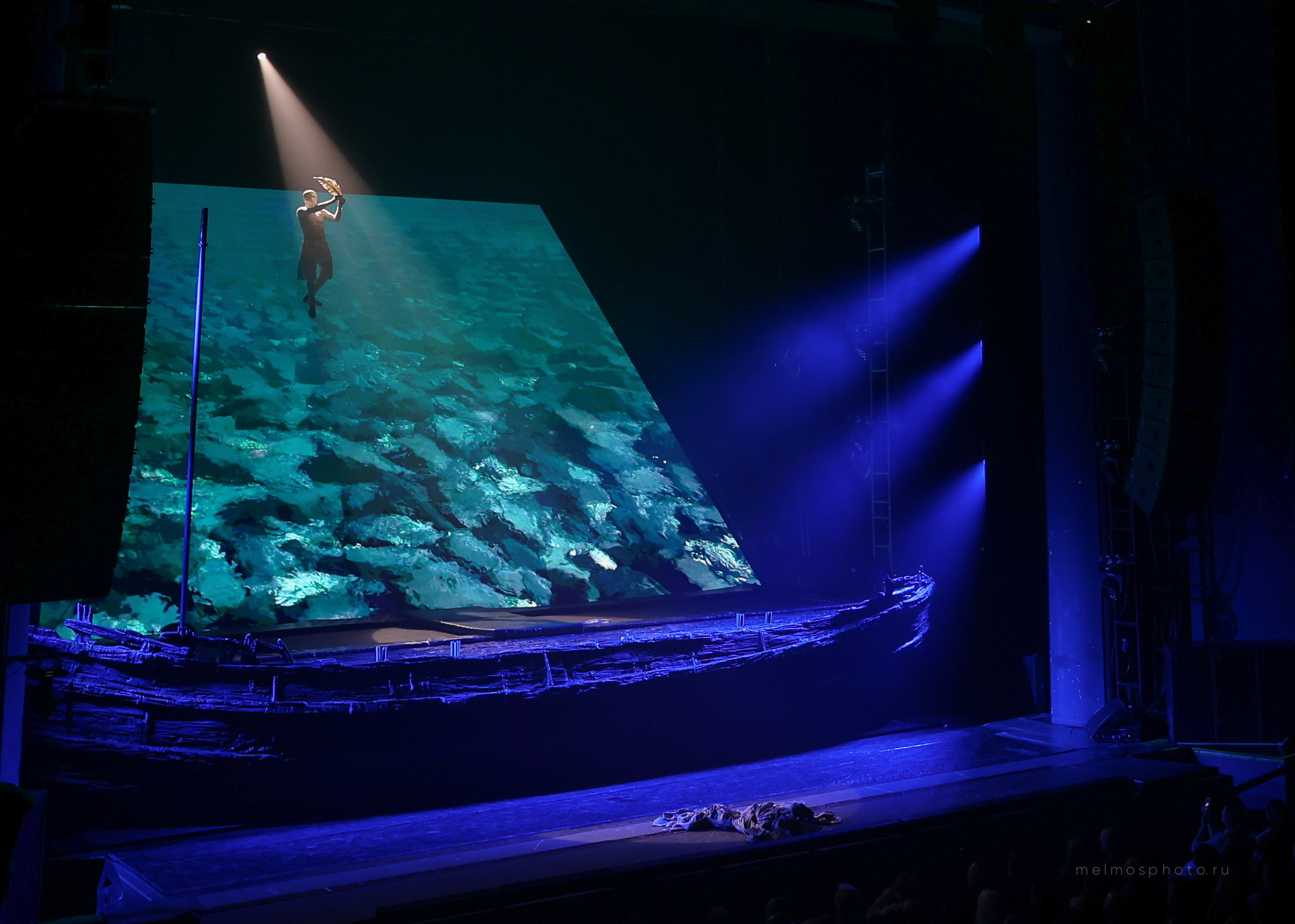 АНТИГРАВИТАЦИЯ. Репортажный, архитектурный, театральный и файн-арт фотограф Лена Мельникова в Москве