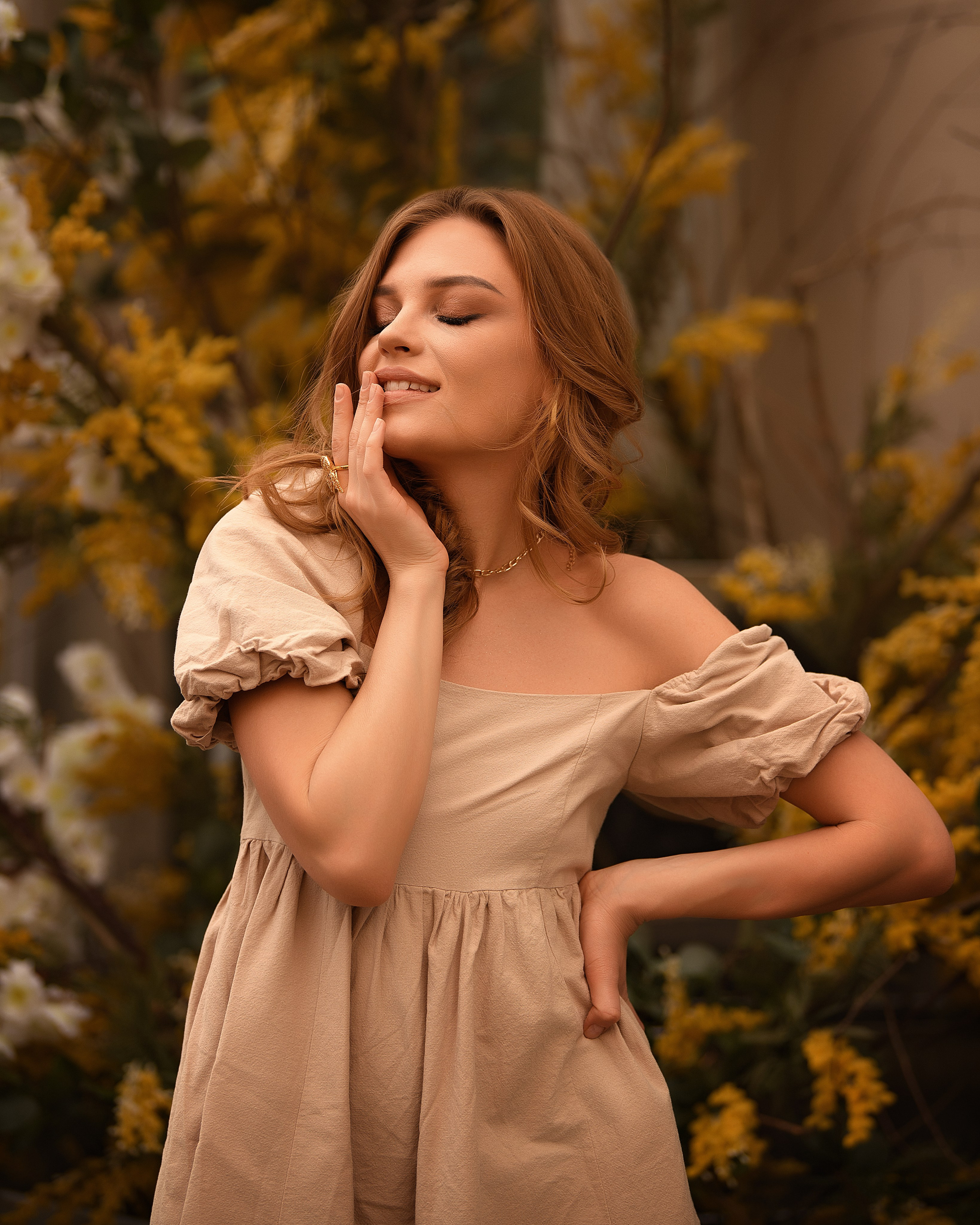 Фотосессия на Патриарших прудах в центре Москвы. Женский фотограф в Москве Богдашкина Динара