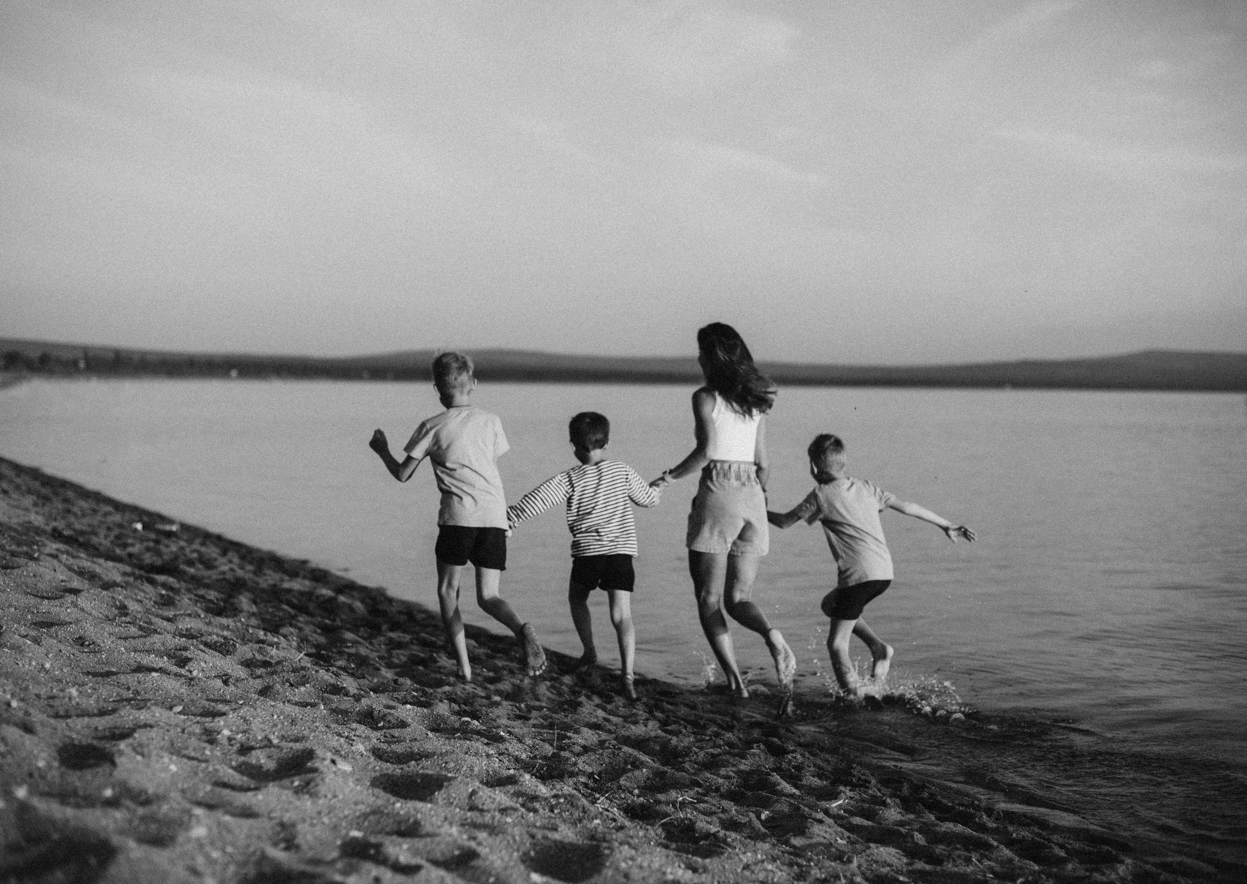 Катя и детишки на Арахлее. Фотограф Виктория Воронина