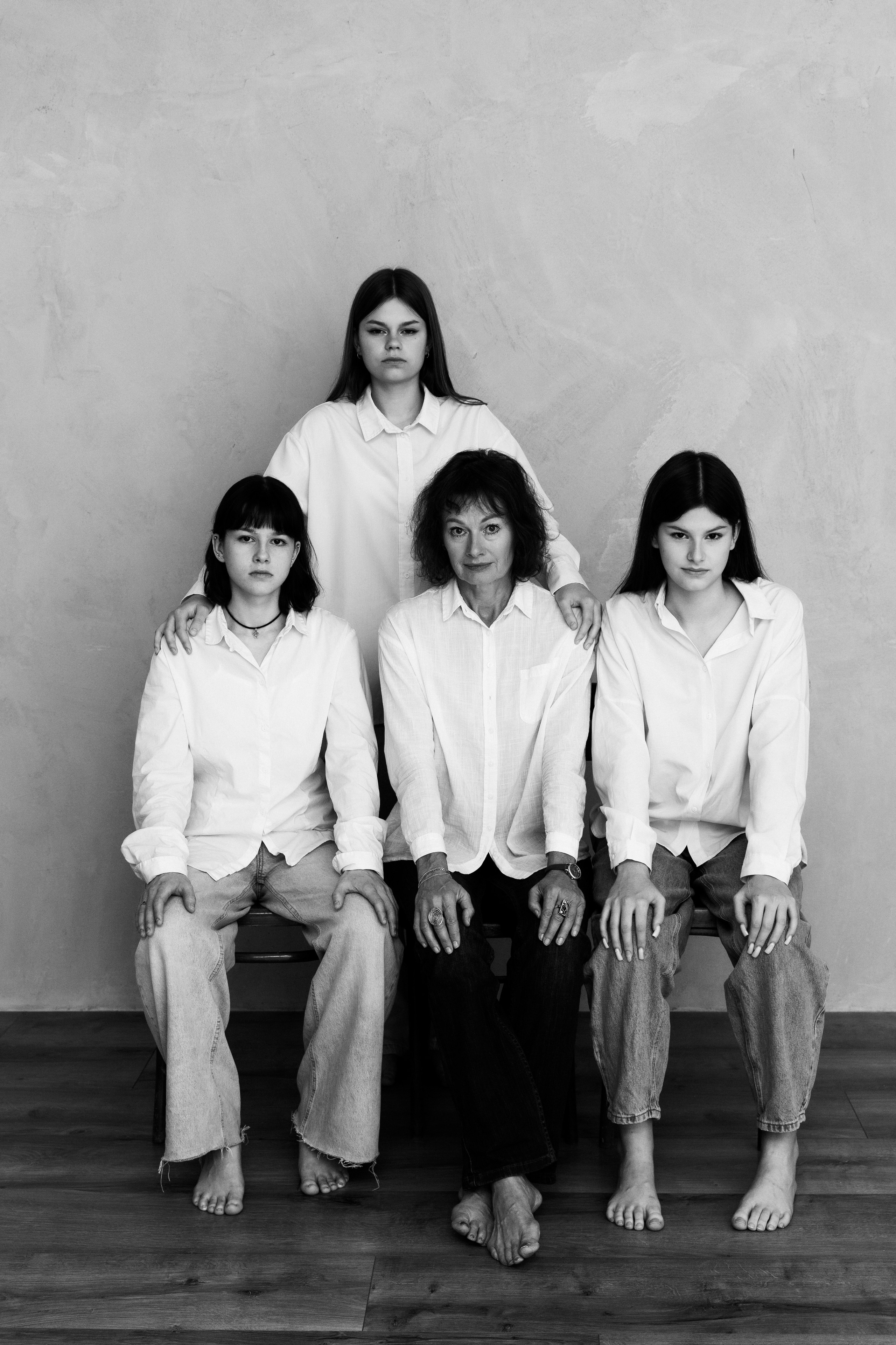 Бабушка и внучки. ВАША СЕМЕЙНАЯ ФОТОСТУДИЯ