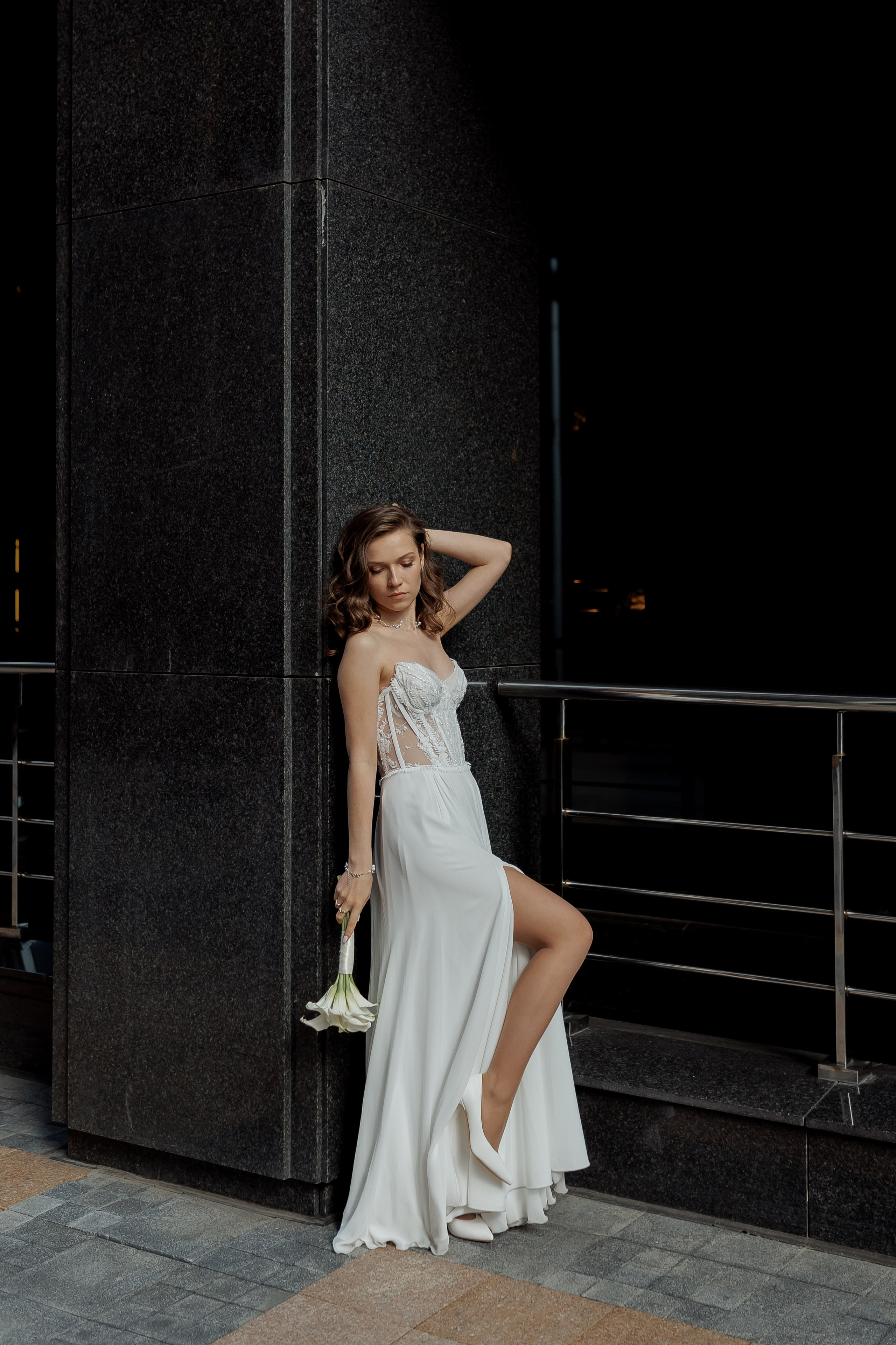 Свадебная прогулка по городу. Свадебный фотограф в Москве Дарья Олендарёва