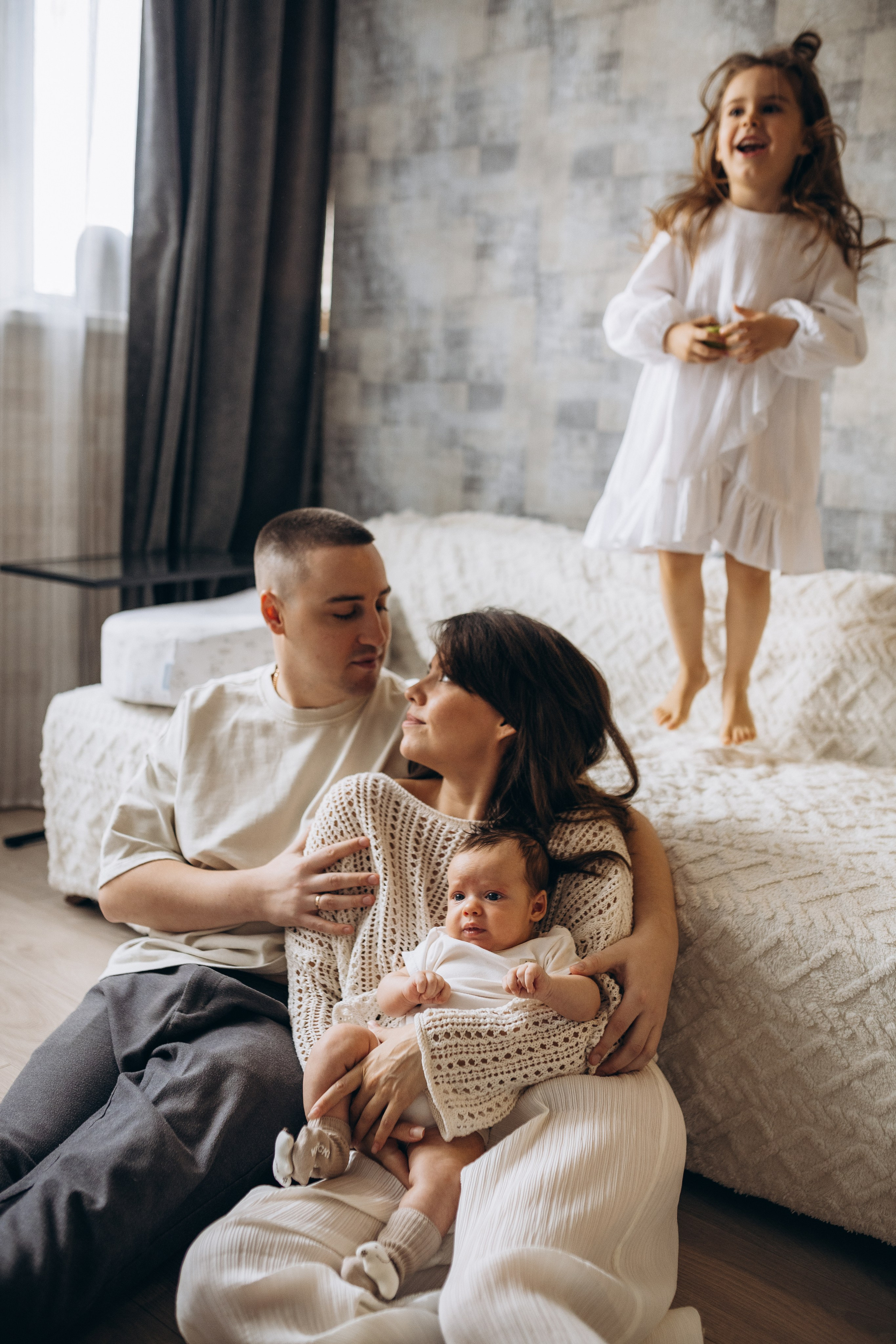 Семейная фотосессия дома с двумя детьми Самара. Семейный фотограф в Самаре Елена Ефимова