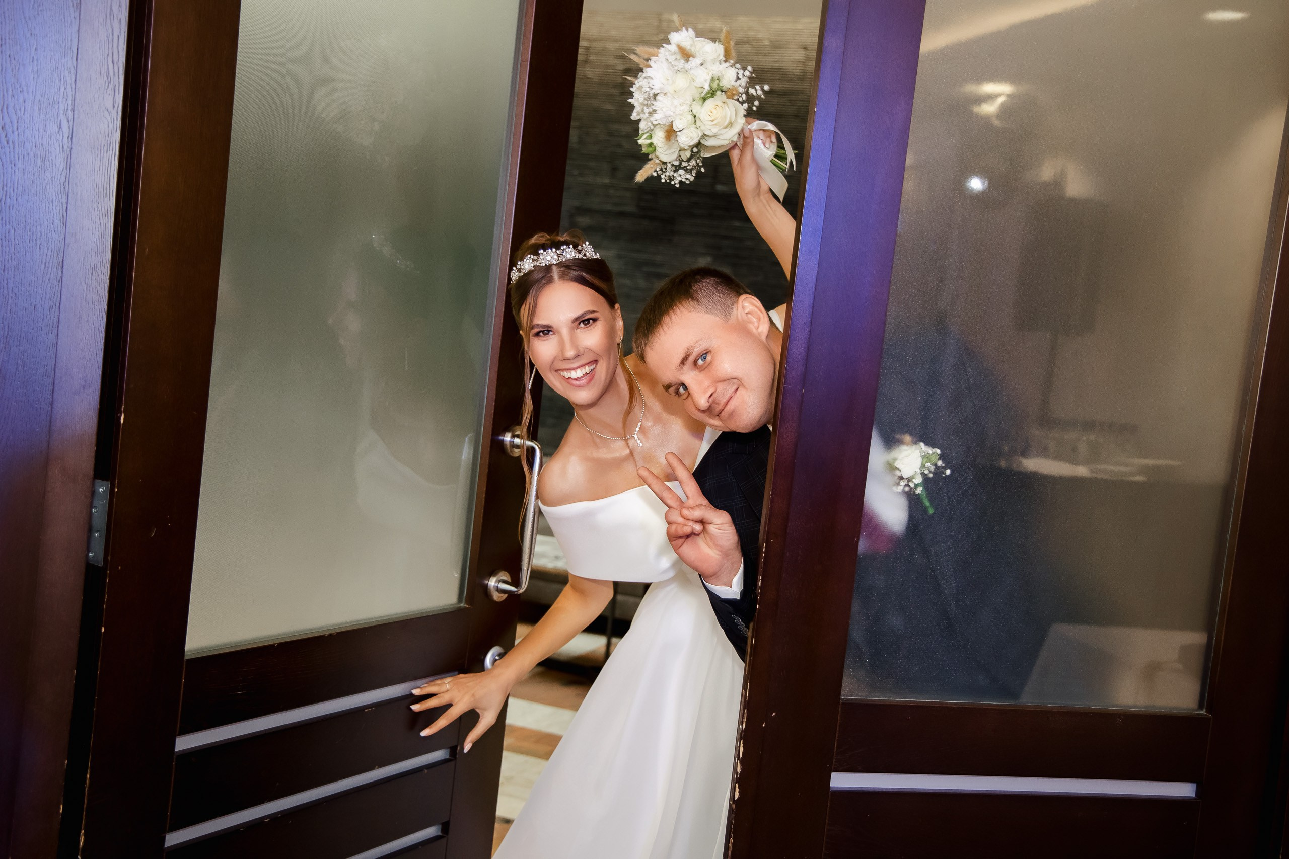 Евгений и Юлия. Совместные сборы. Интурист. Выездная. Фото с Китами. Свадебный фотограф в Хабаровске