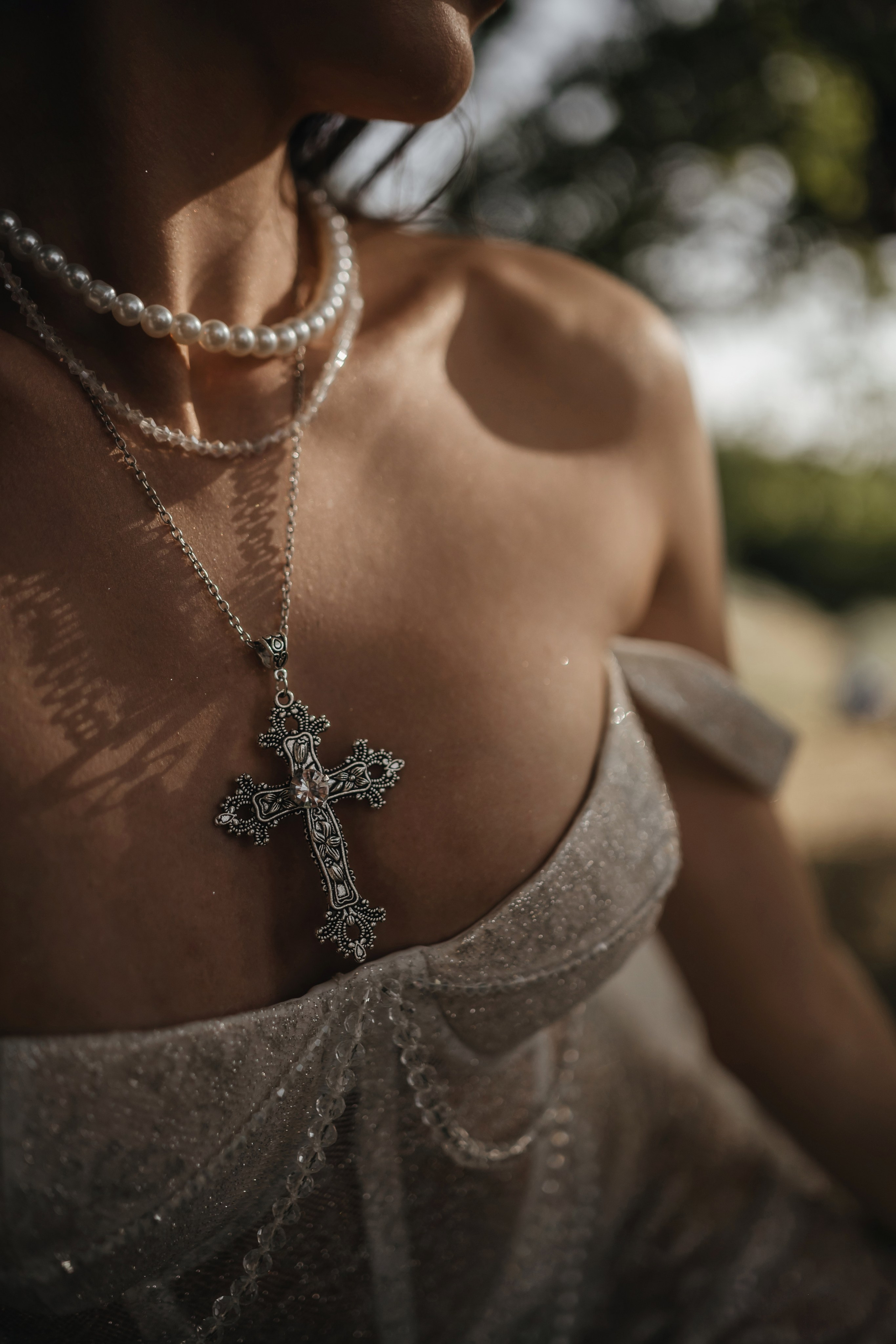 крест на груди