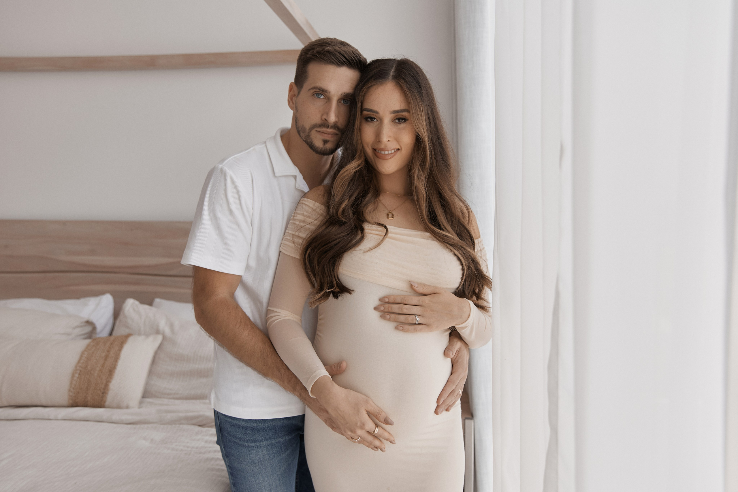 Cozy Pregnancy Photoshoot Dubai | At-Home Comfort