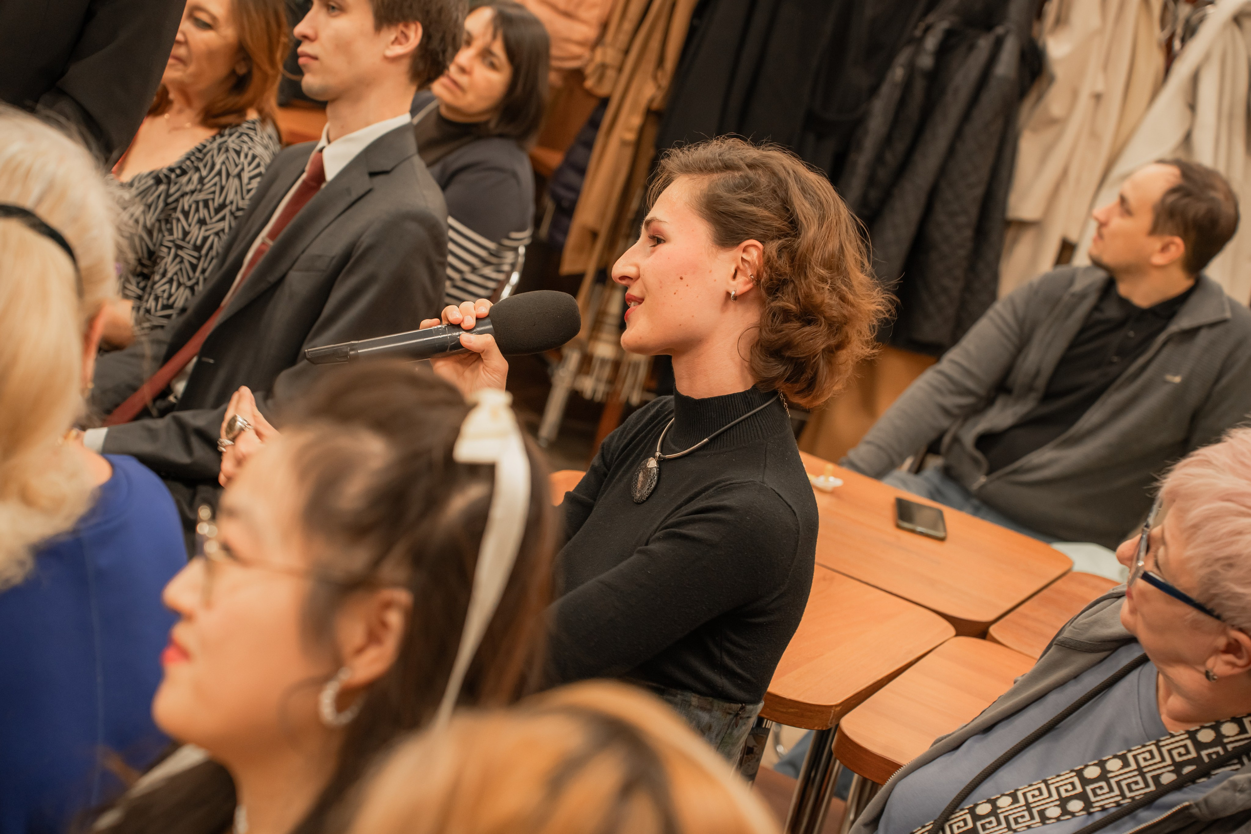 Презентация книги «Человек за бортом», автор София Цой. Репортажный фотограф Анастасия Рубцова