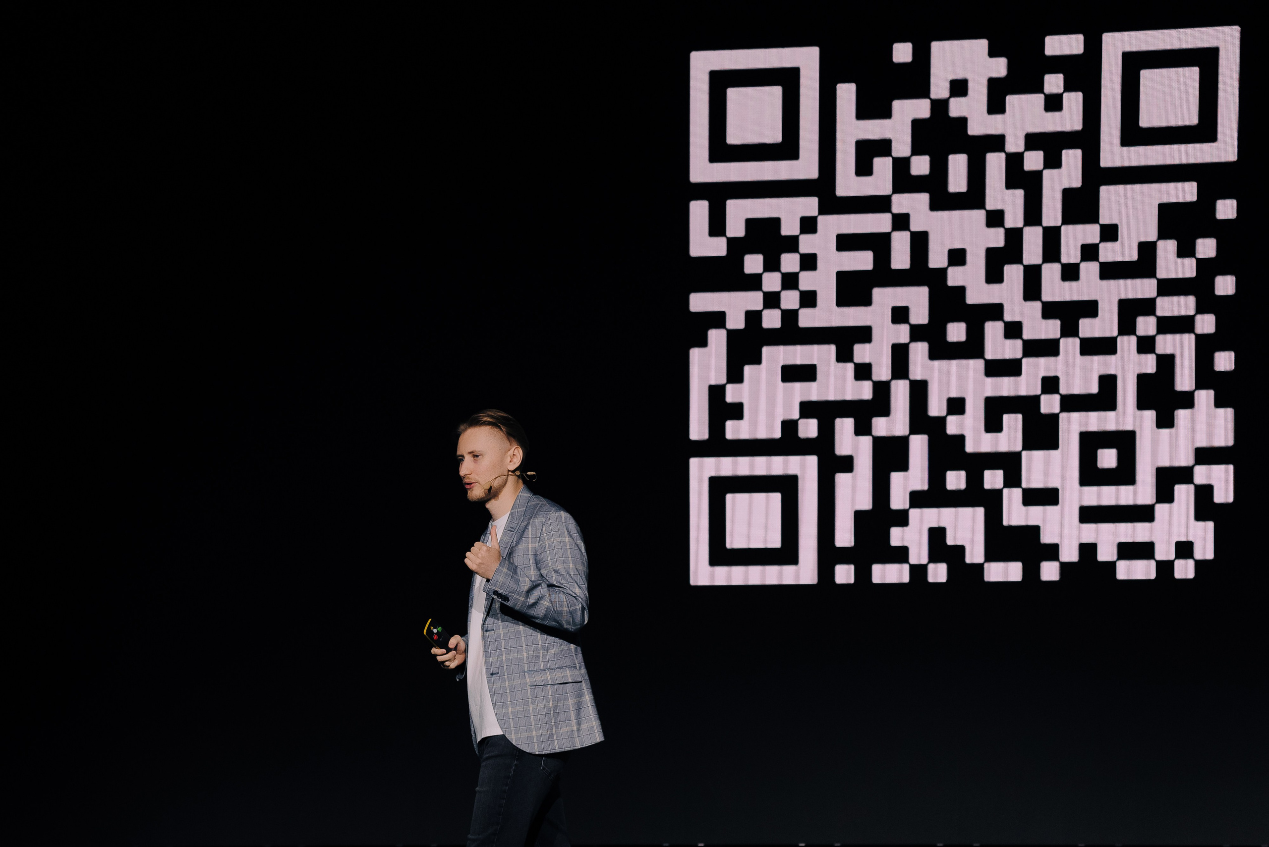 КОНФЕРЕНЦИЯ AMO CRM SIPUNI. Репортажный фотограф Зуев Роман г. Челябинск