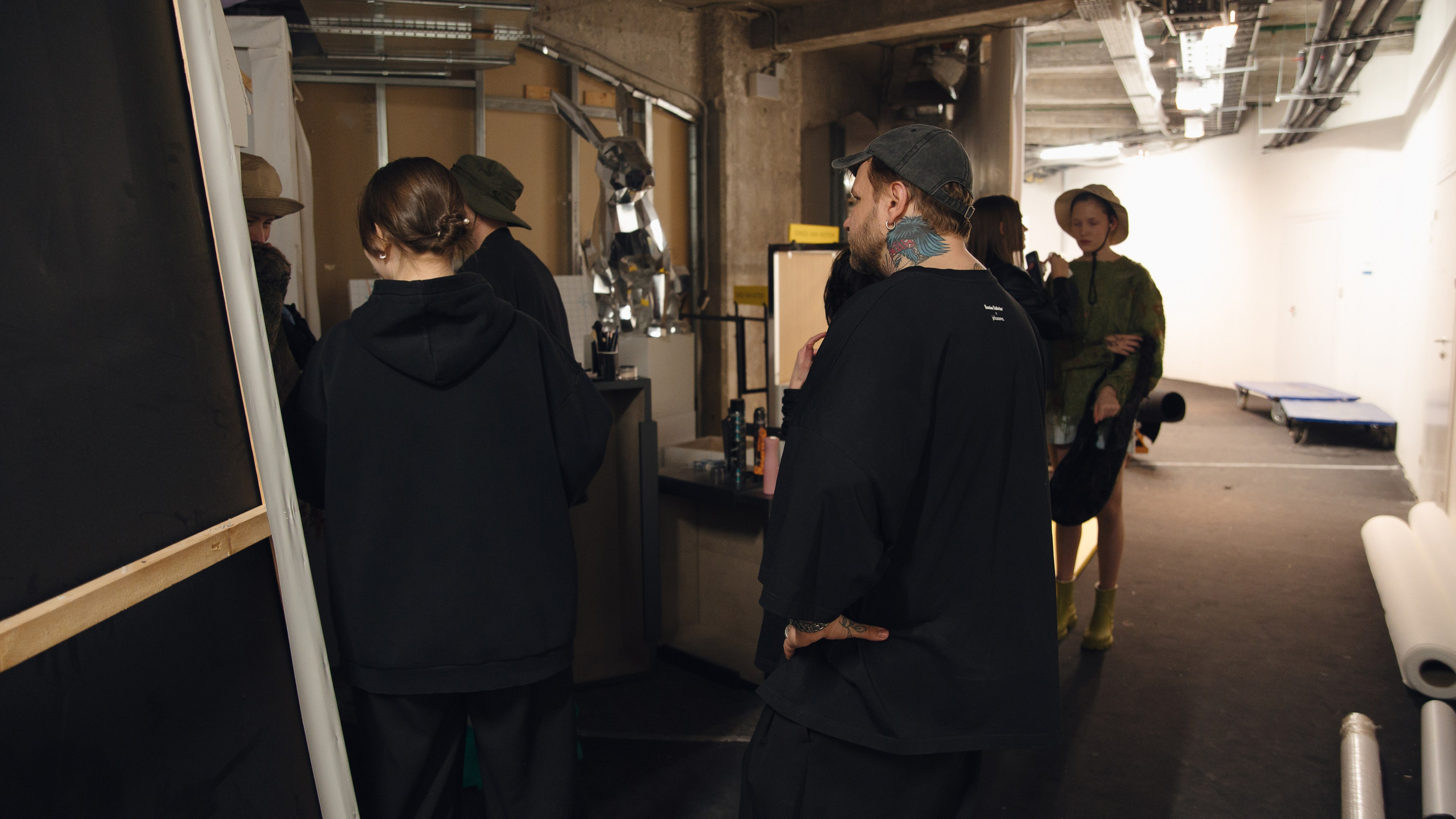 Бекстейдж показа «Новые Имена» собака.ru|ДЛТ. Портретный и репортажный фотограф в Санкт-Петербурге