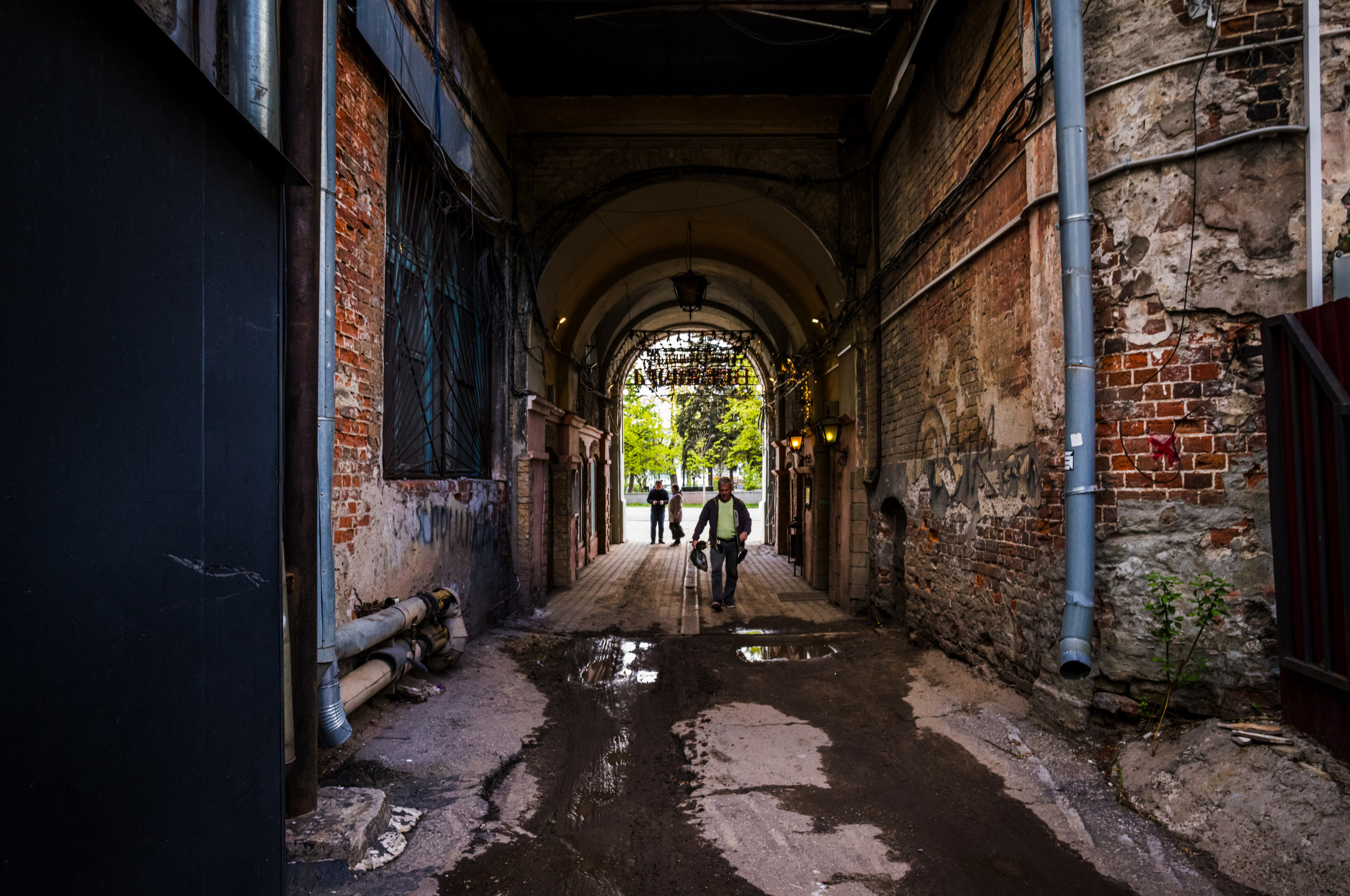 Арка в одном из дворов в Нижнем Новгороде