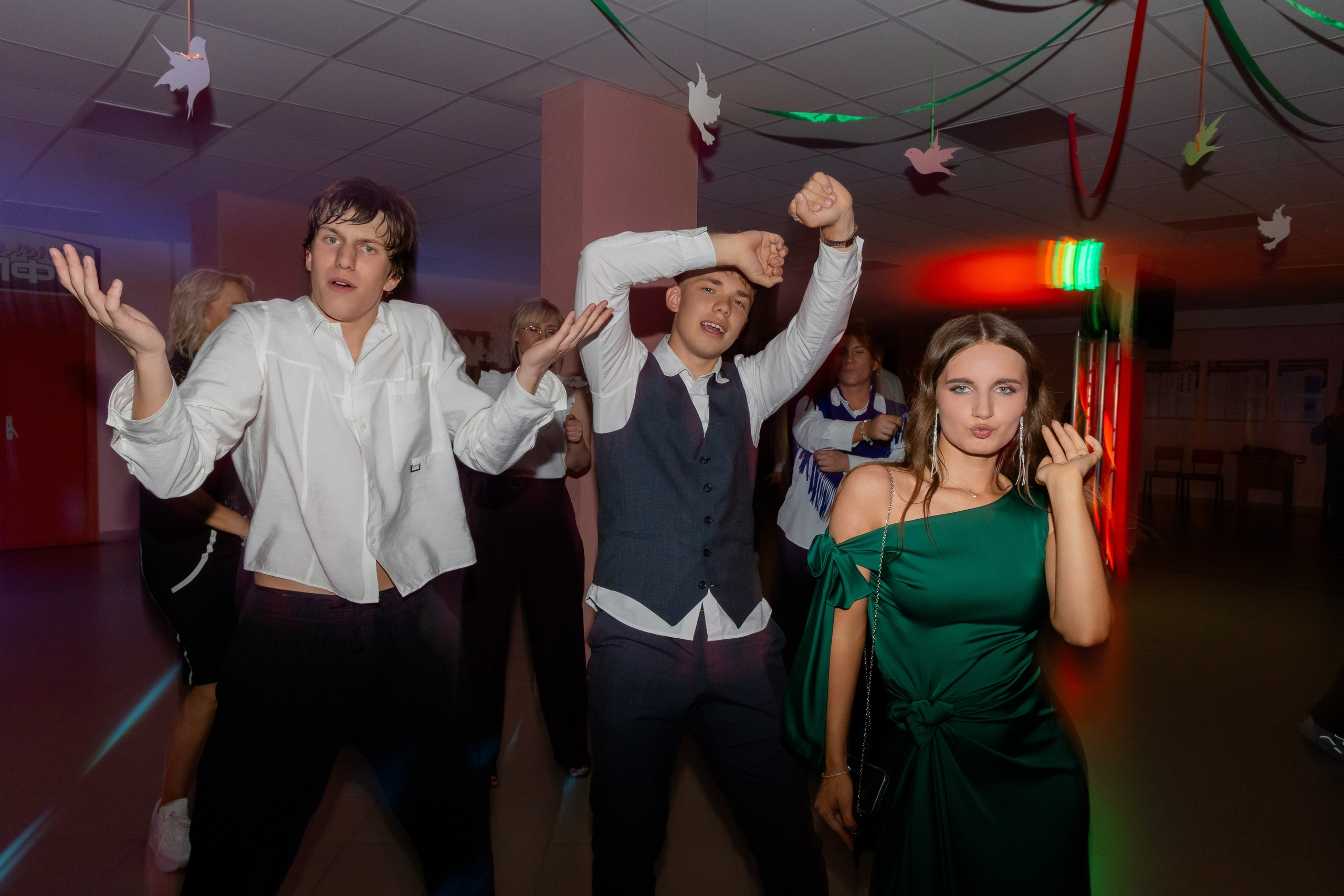 Школьный выпускной 2025 год в Минске, Беларуси. Свадебный фотограф в Минске/Беларуси Сергей Спиридонов