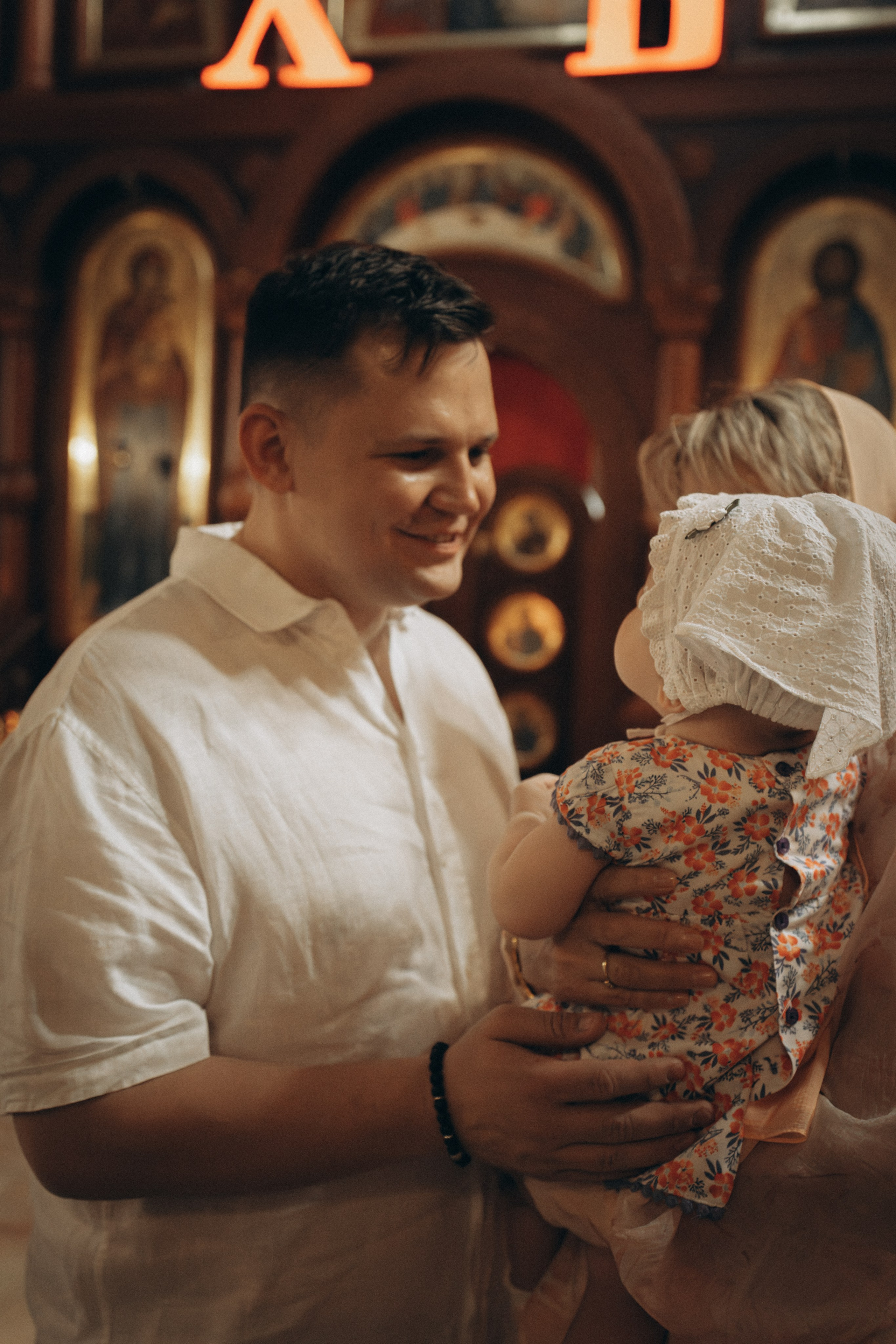Крещение Вики (кадры с малышкой и лицо скрыты). Фотограф женского портрета и семейных историй в жанре life в Нижнем Новгороде Елена Матросова