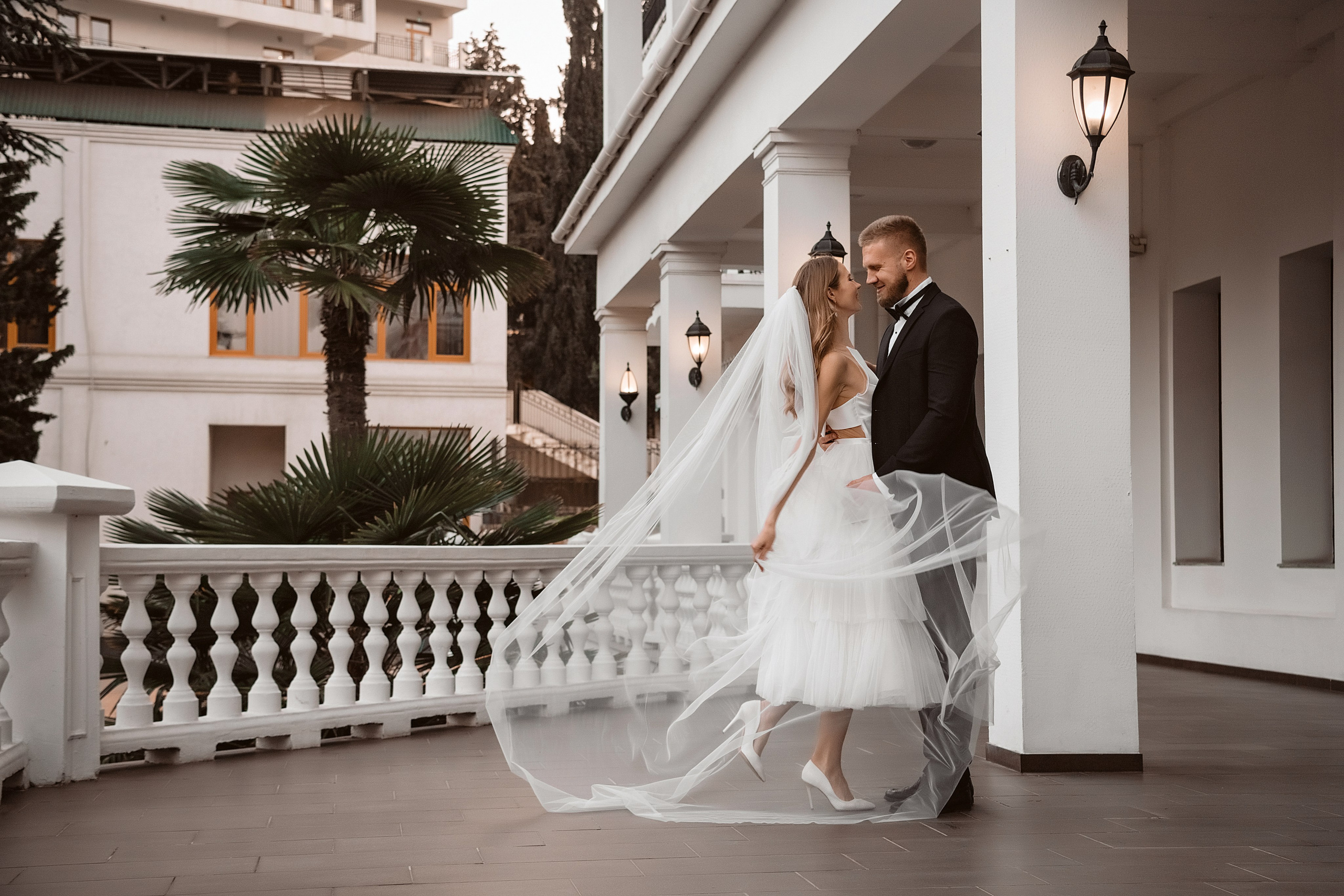 Свадебная фотосессия в отеле RIVIERA SUNRISE RESORT & SPA. Свадебный и семейный фотограф и видеограф, Крым, Москва, Санкт -Петербург