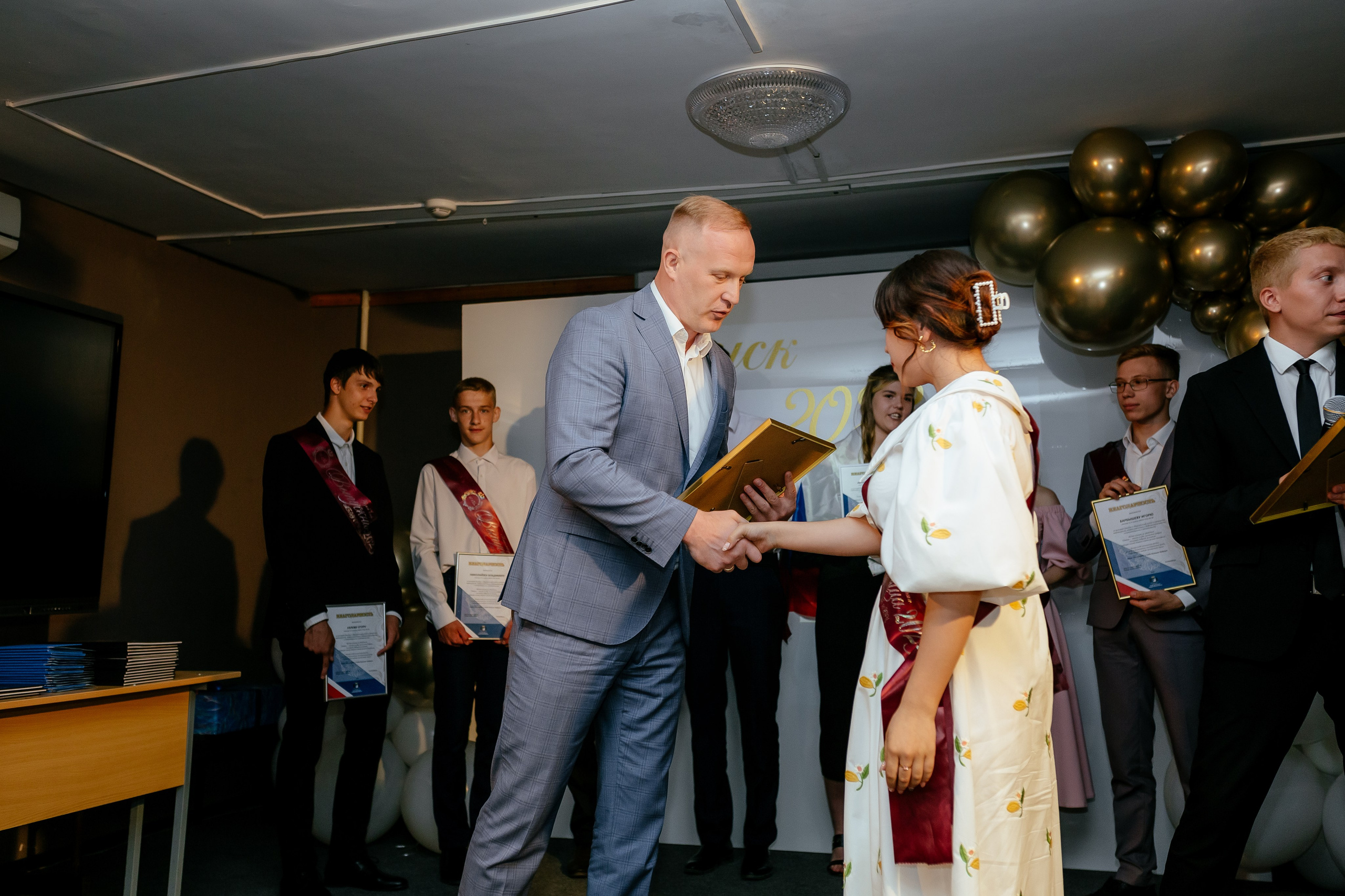 Вручение аттестатов. Семейный фотограф в Новосибирске Екатерина Сафронова