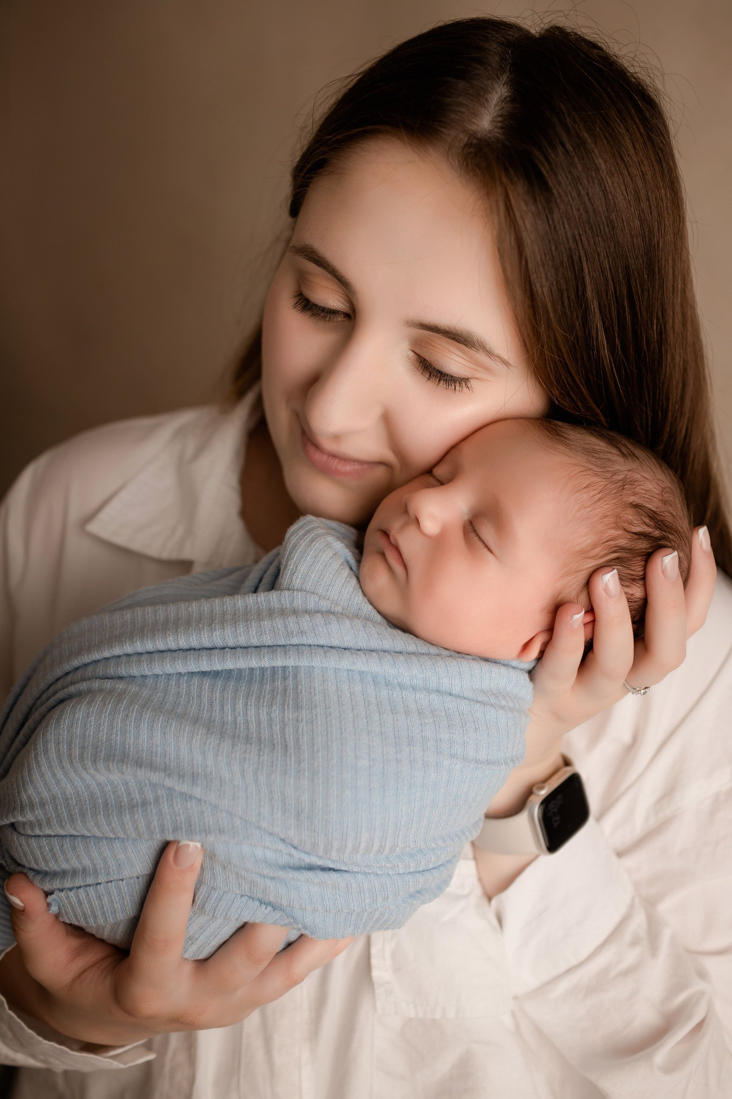 Newborn (фотосессия новорожденных). Фотостудия для новорожденных и малышей в Твери — На ручки