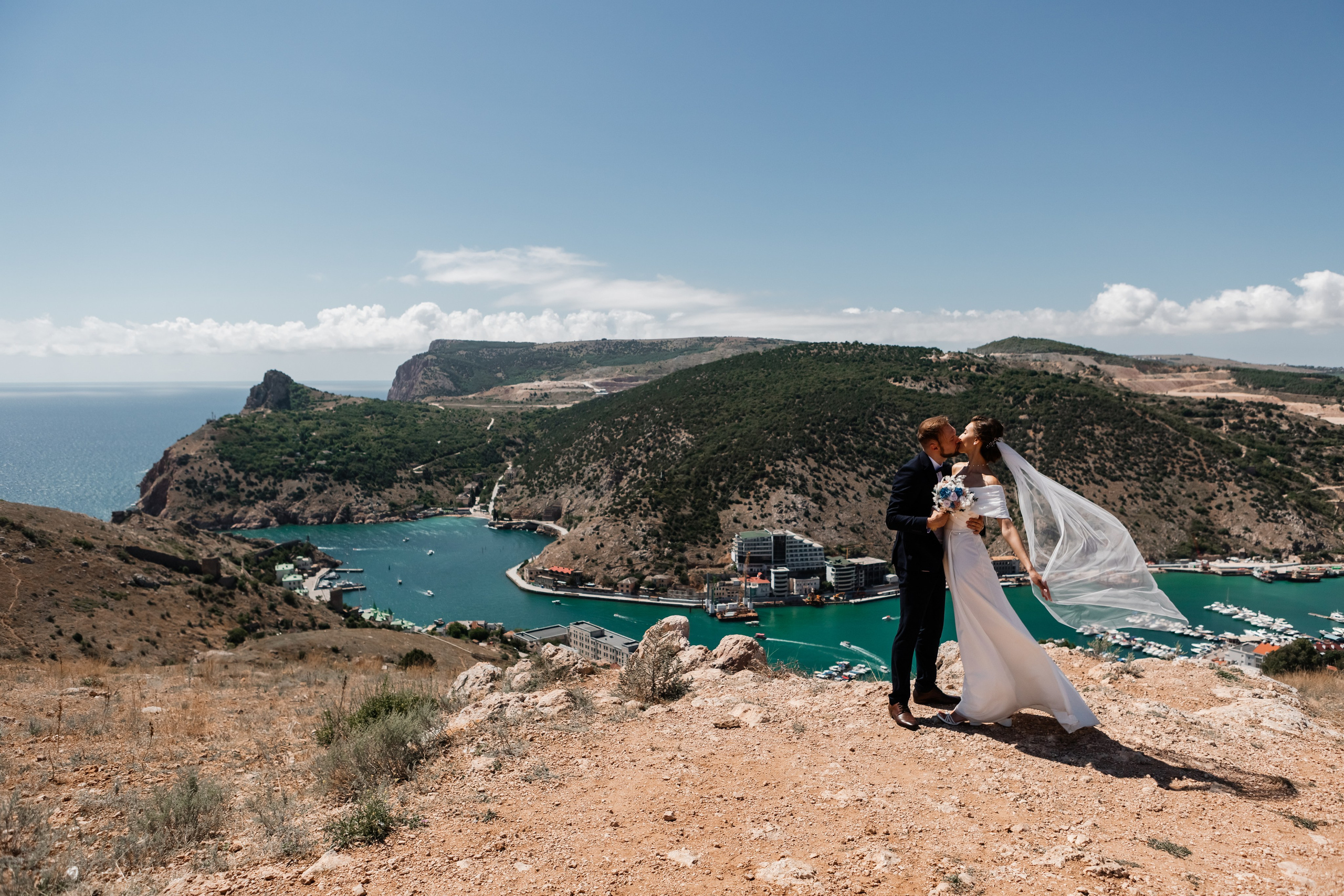 Свадебная съёмка в Балаклаве в крепости Чембало. Свадебный фотограф, фотосъемка в Крыму, Севастополе, Симферополе, Ялте