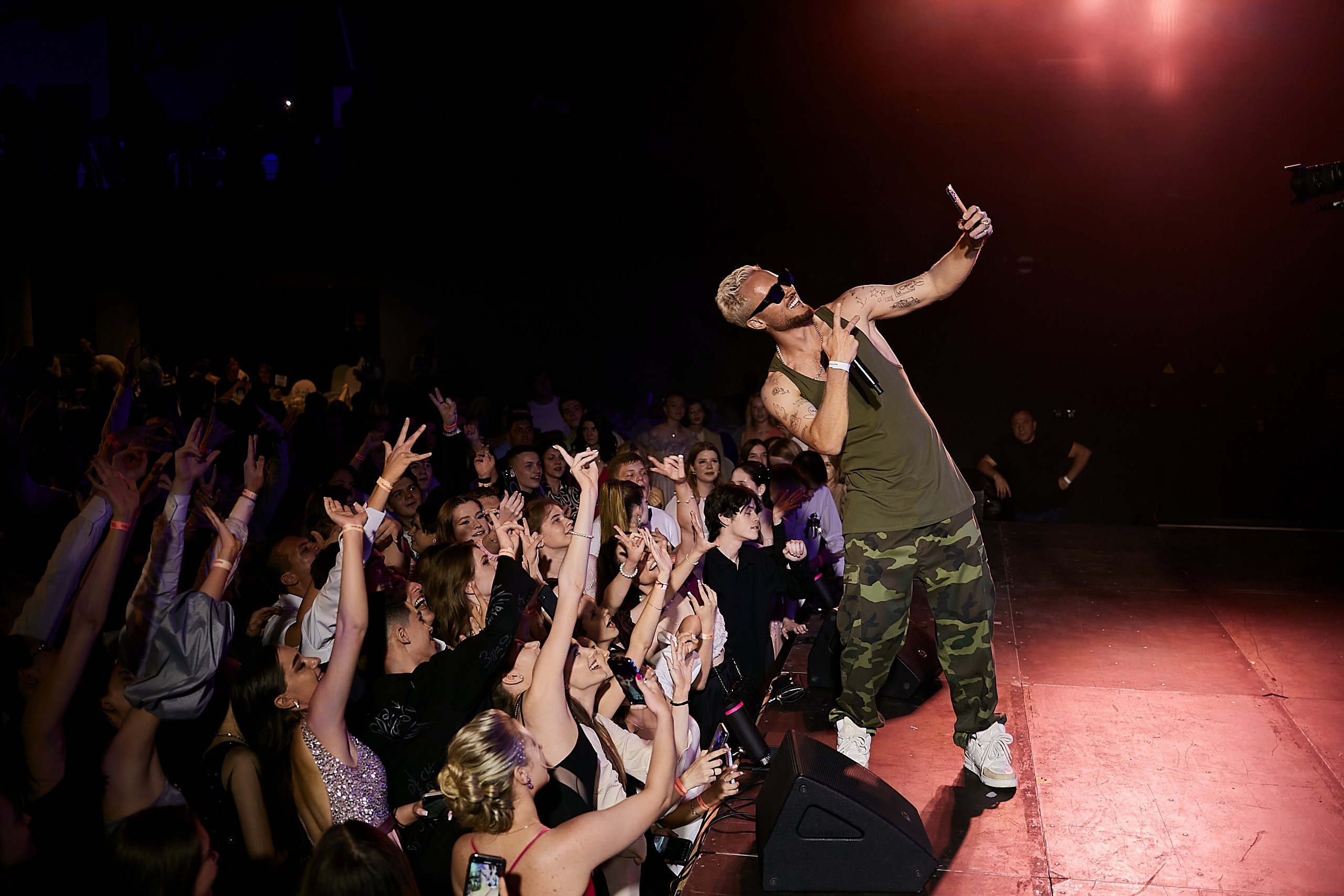 Выпускной 2024 концертный зал Академия ВТБ. Фотограф и Видеограф в Москве. Олег Корушев