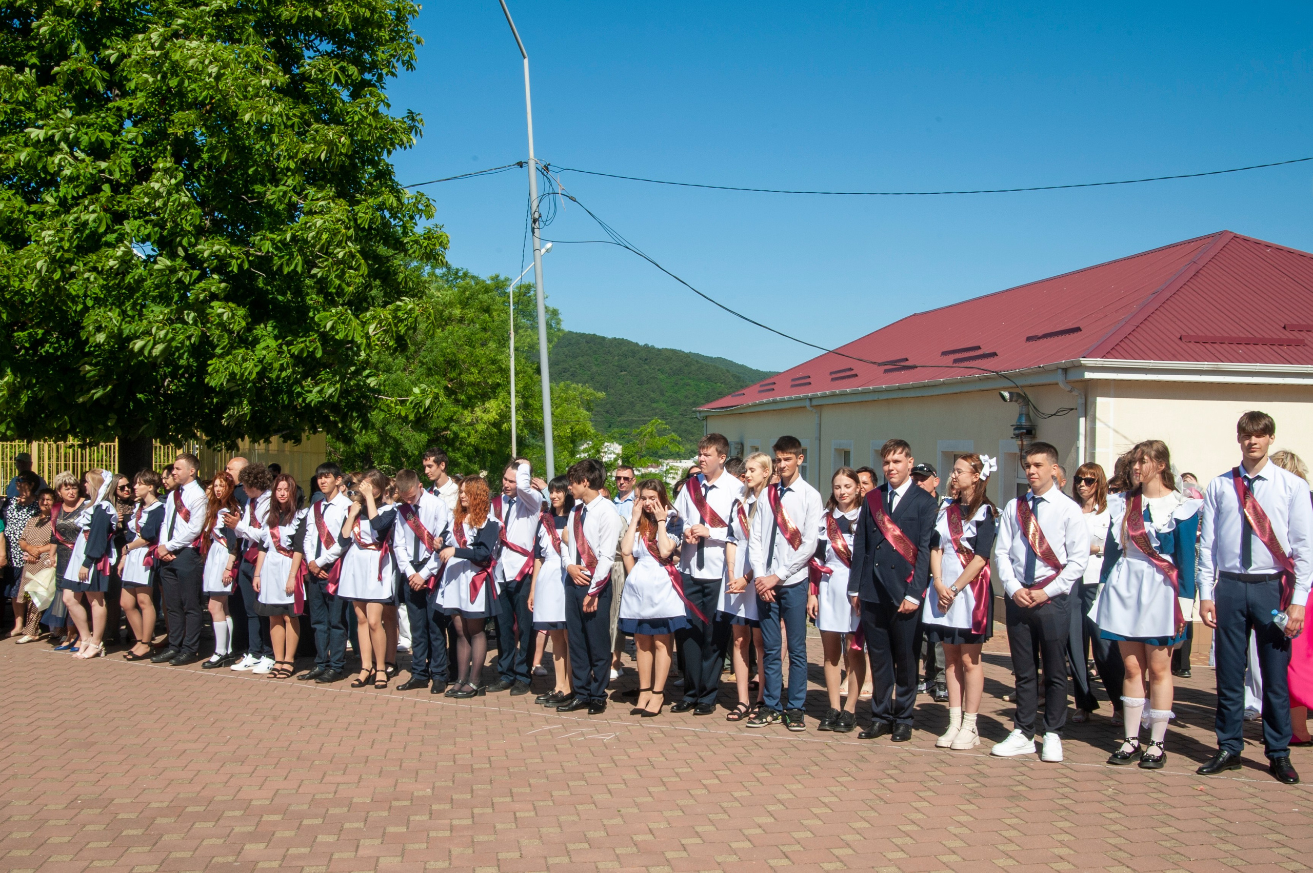 Последний Звонок МАОУ СОШ № 17 им. Эдуарда Есаяна — Архипо-Осиповка. Свадебный и семейный фотограф Денис Лукьянов в Краснодаре, Краснодарском крае и Республике Крым