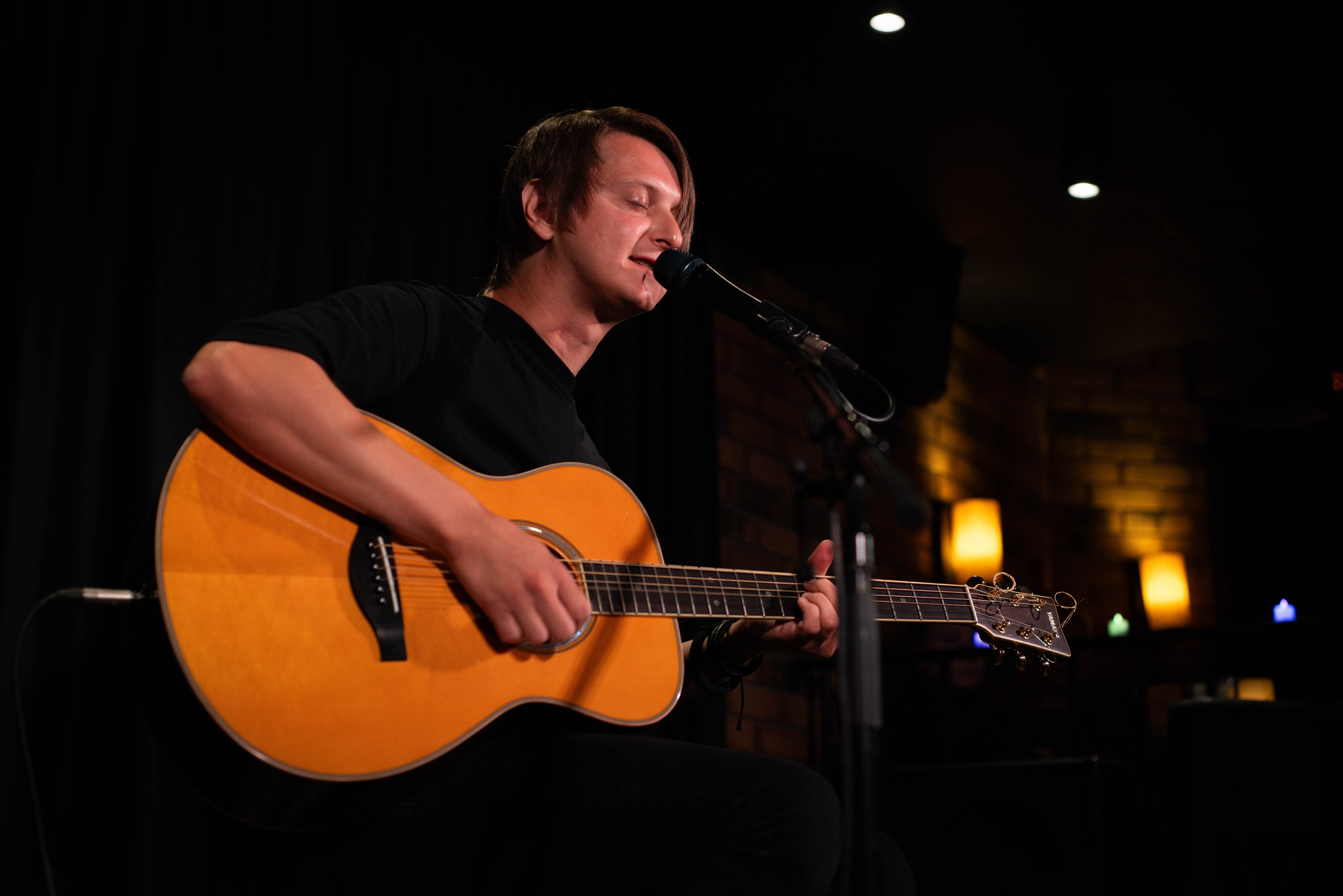 Лёва Сазонов (1 августа 2024 года, Москва, арт-кафе Пушкарёв). Фотограф Светлана Блинова, Москва и Московская область