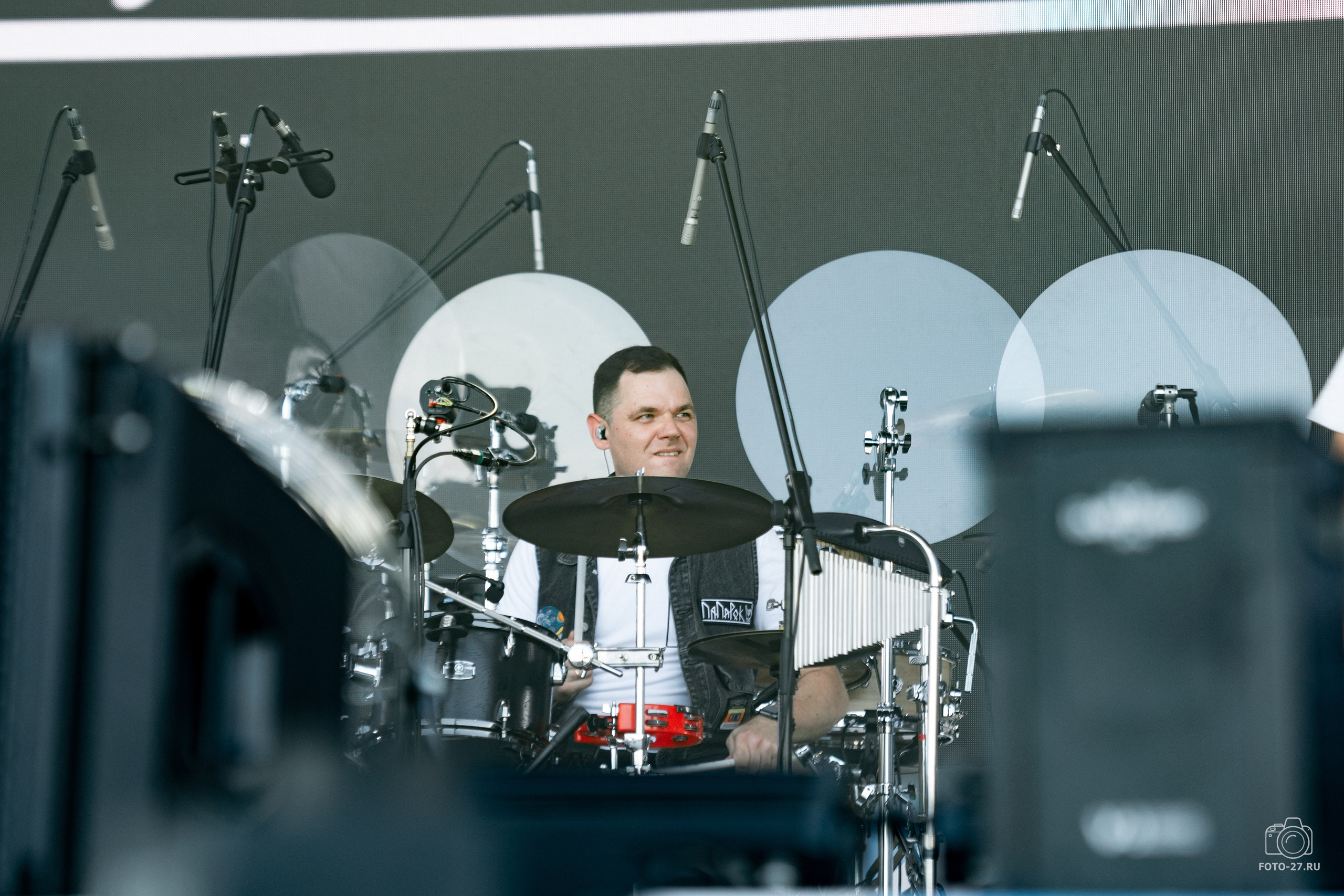 Антон Курдюмов фотограф в Хабаровске Рина Курдюмова фото27 foto27 Антон Дорофеев репортажный репортаж документалист Тони и Рина фотосоздатели ПаПаРоК Рок над Амуром 2024 фестиваль Хабаровск