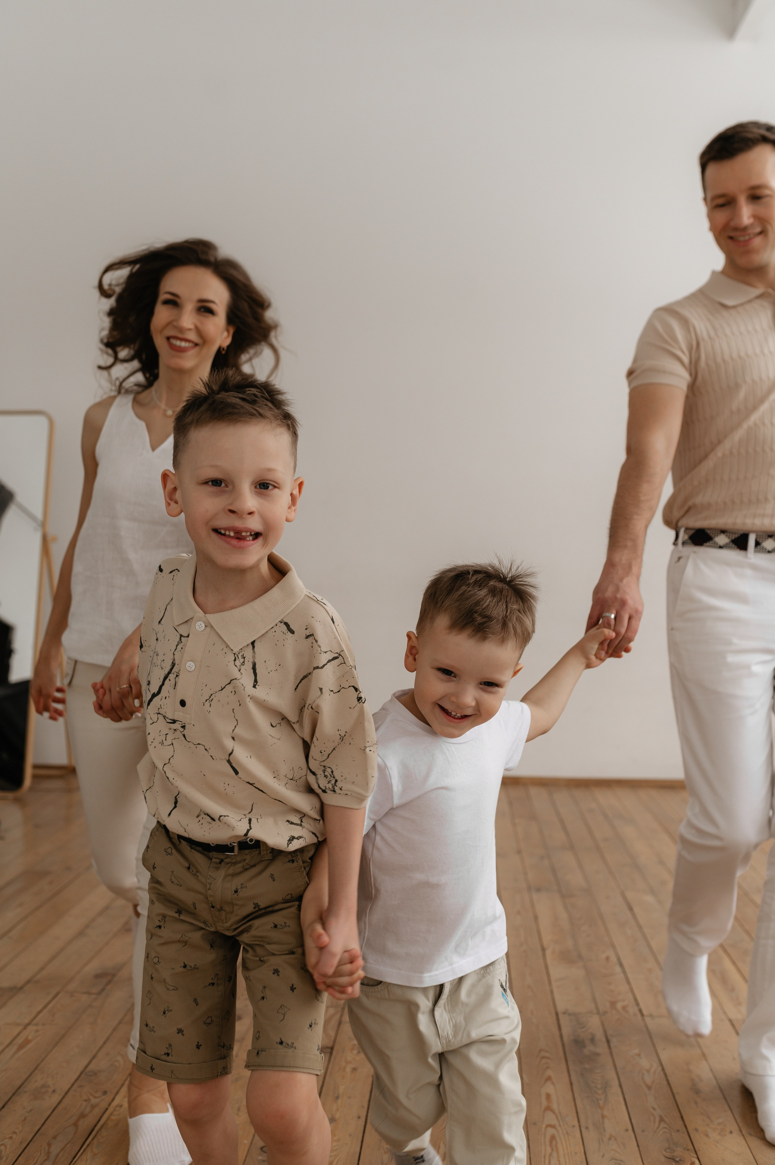 Семейная на циклораме. Главная