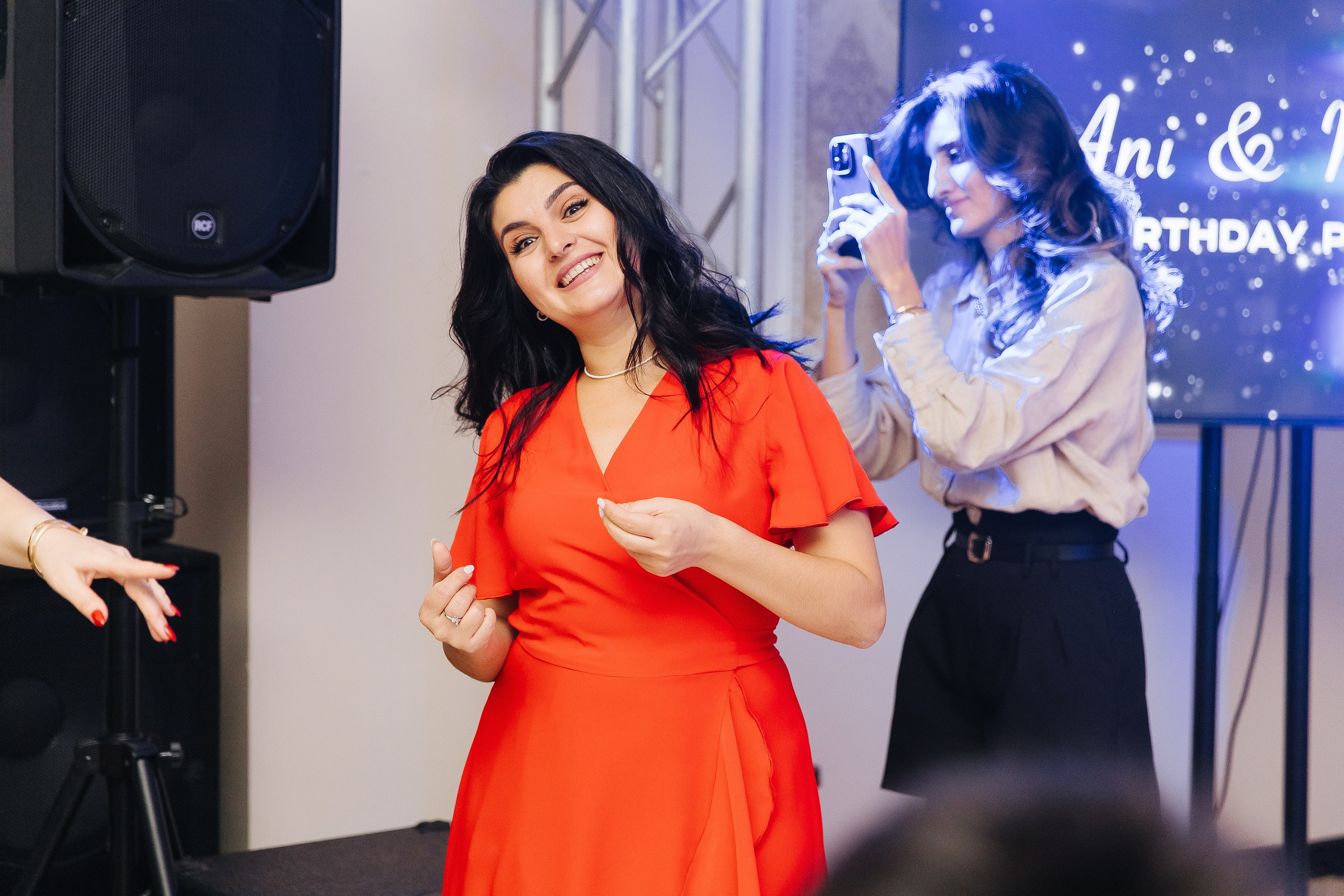 Ани и Назели. 35&5 День рождения, «Янтарь». Фотограф в Красноярске Надежда Воскресенская