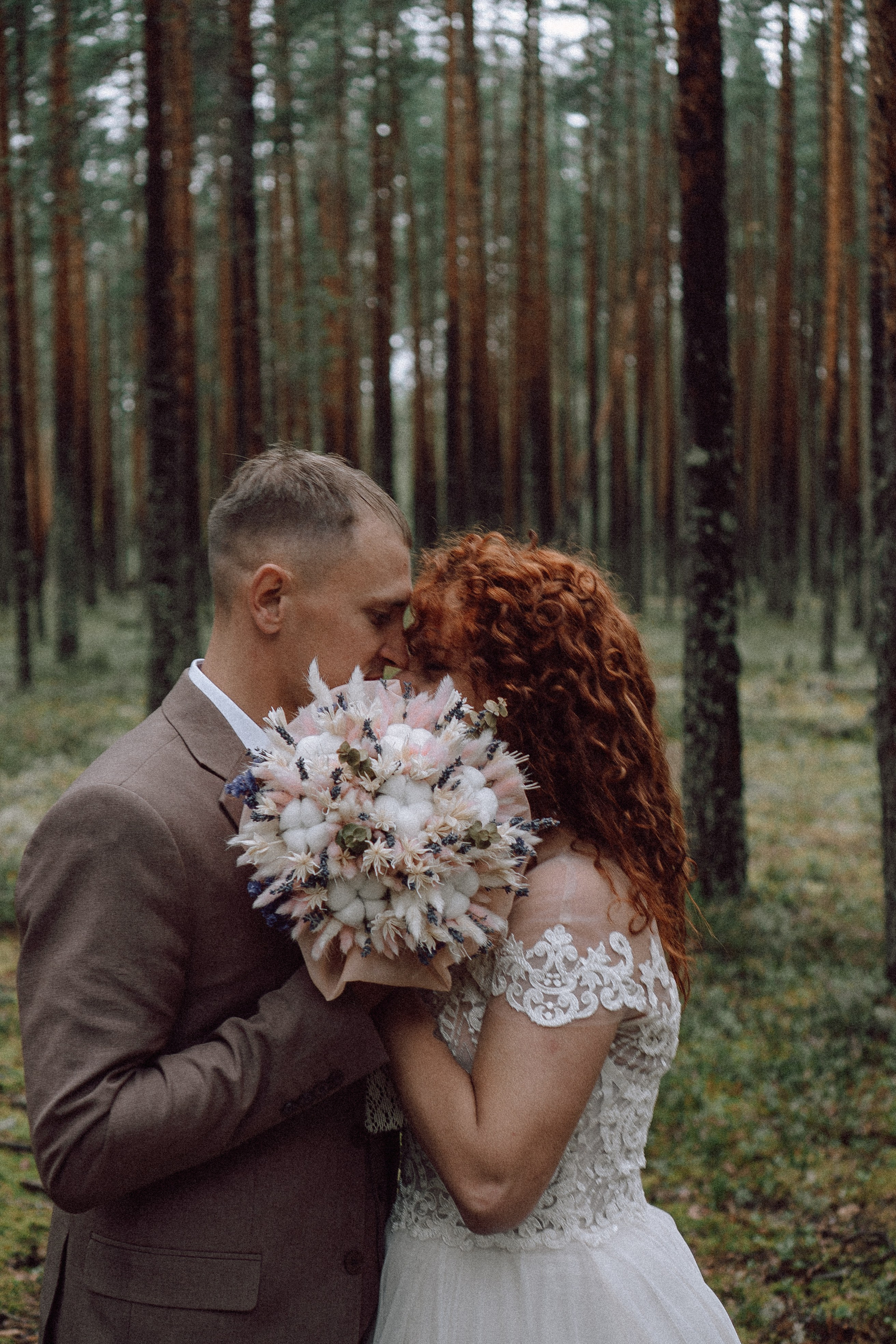 СВАДЕБНАЯ ФОТОСЕССИИЯ ПАРЫ В ГОРОДЕ ПРИОЗЕРСК В СОСНОВОМ ЛЕСУ И С ПИКАПОМ. Профессиональный фотограф, Санкт-Петербург — Виктория Богомолова