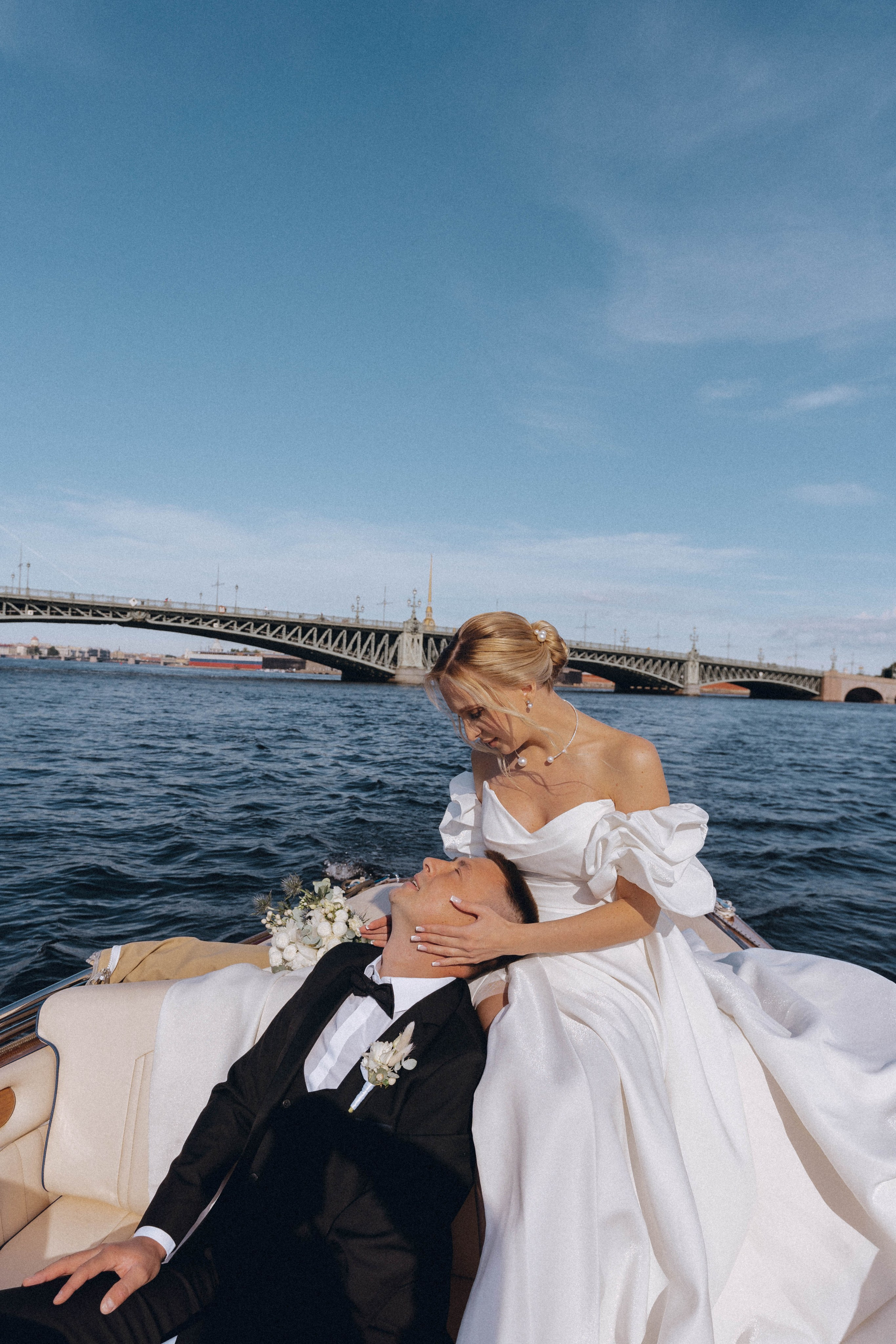 СВАДЕНБНАЯ СЬЕМКА НА КАТЕРЕ ПО КАНАЛАМ САНКТ-ПЕТЕРБУРГА И В АКВАТОРИИ НЕВЫ. Профессиональный фотограф, Санкт-Петербург — Виктория Богомолова