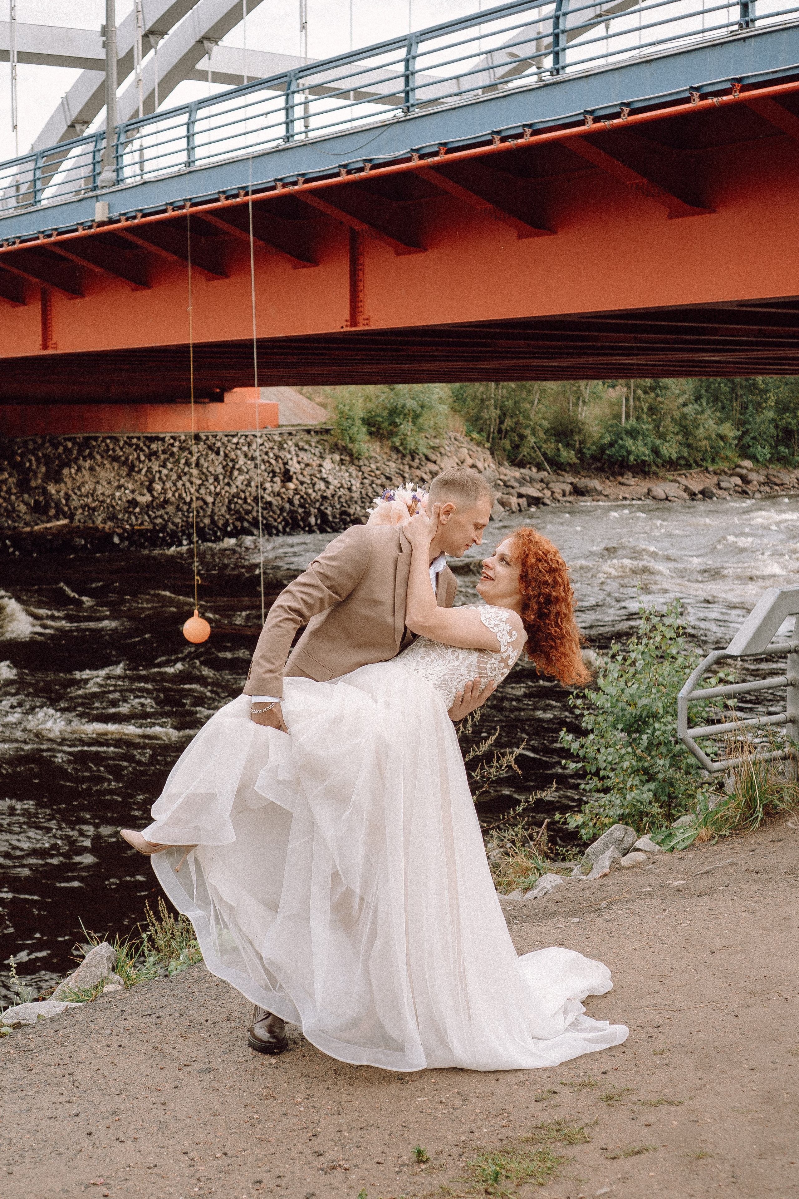 СВАДЕБНАЯ ФОТОСЕССИИЯ ПАРЫ В ГОРОДЕ ПРИОЗЕРСК В СОСНОВОМ ЛЕСУ И С ПИКАПОМ. Профессиональный фотограф, Санкт-Петербург — Виктория Богомолова