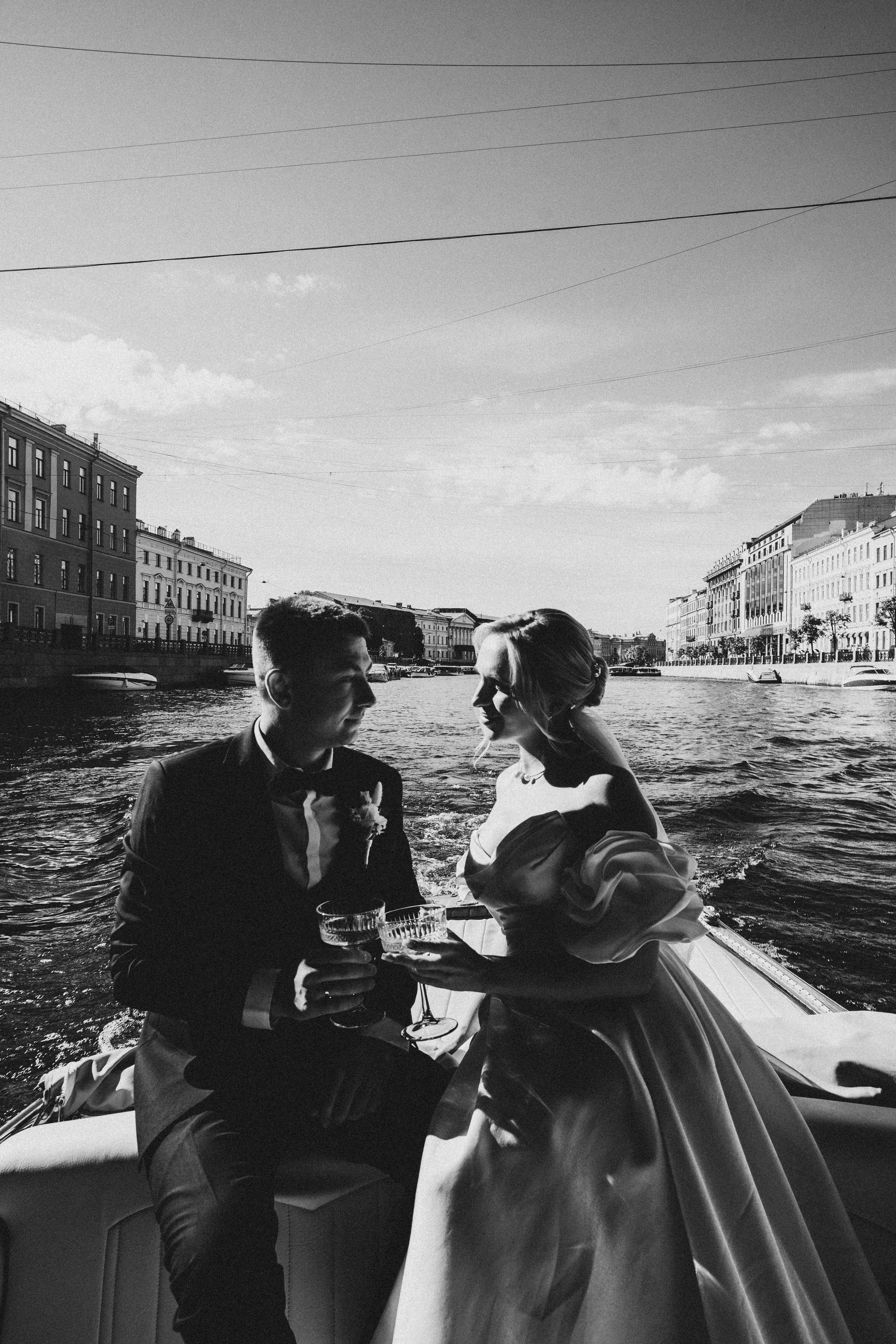 СВАДЕНБНАЯ СЬЕМКА НА КАТЕРЕ ПО КАНАЛАМ САНКТ-ПЕТЕРБУРГА И В АКВАТОРИИ НЕВЫ. Профессиональный фотограф, Санкт-Петербург — Виктория Богомолова