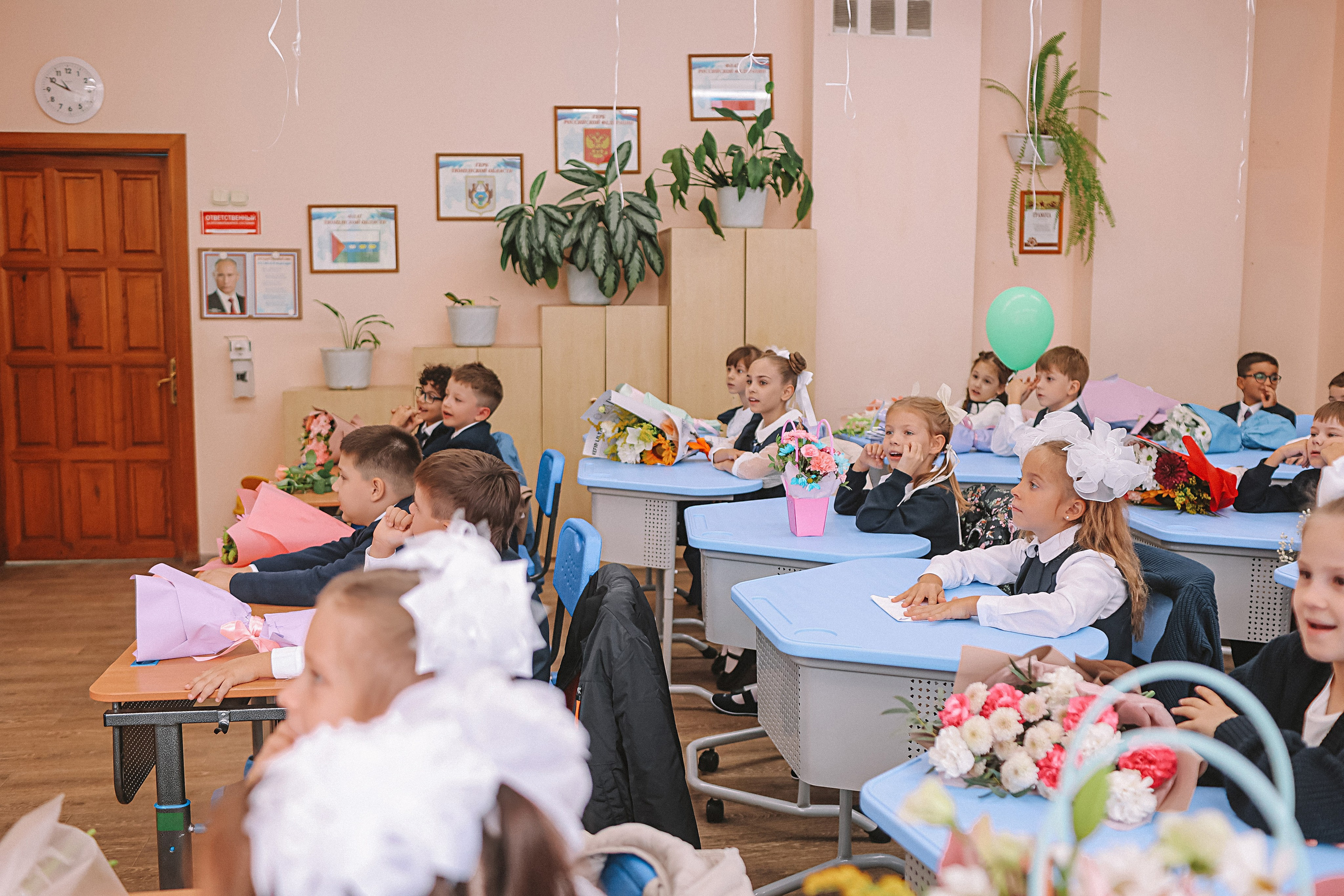 1 сентября линейка+кл час+портреты. Семейный фотограф Тюмень, фотограф на роды Салмина Мария