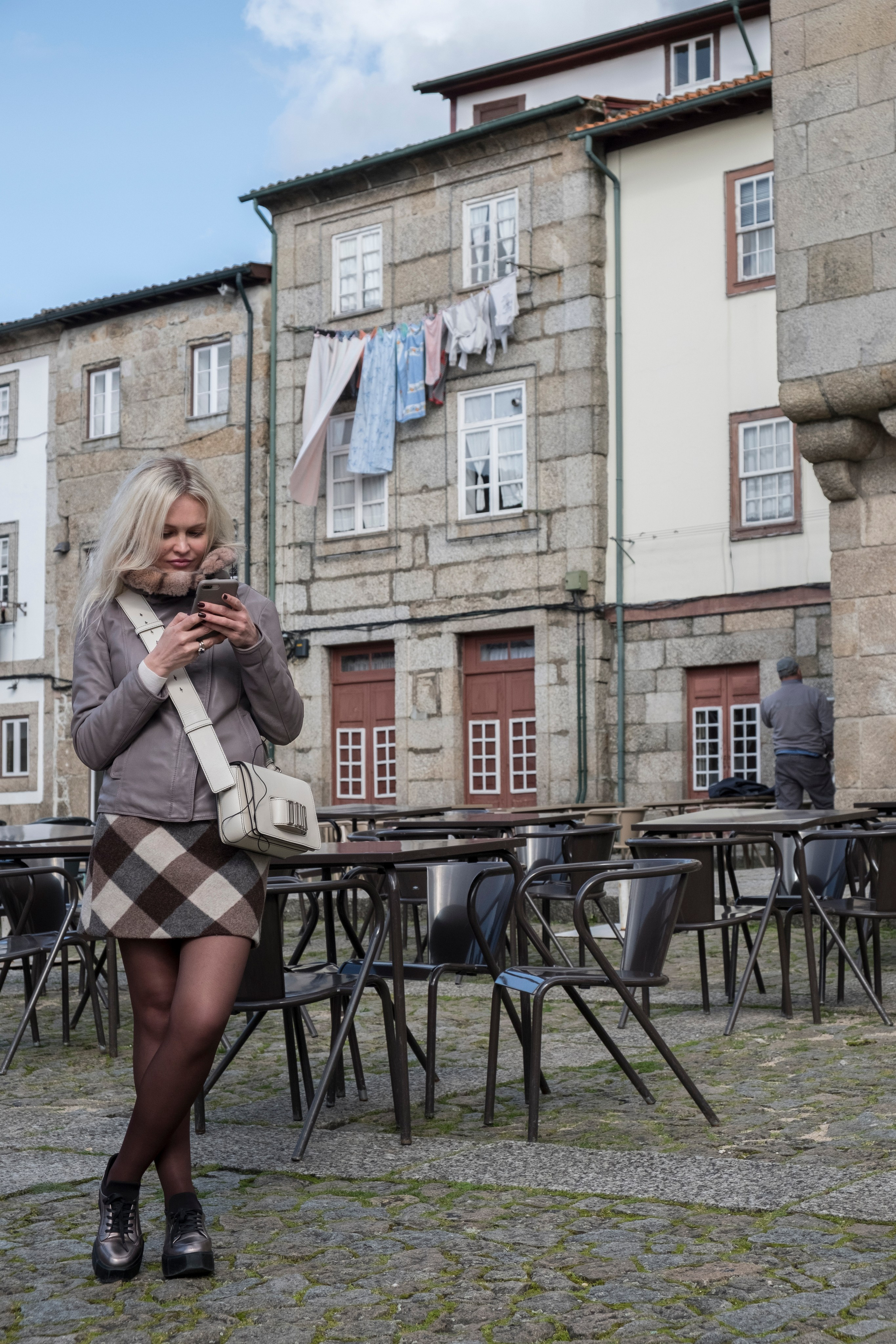 УЛИЦЫ. ПОБУДЬ ЗДЕСЬ И ЦЕЛЕЕ БУДЕТ ЭТОТ МИР