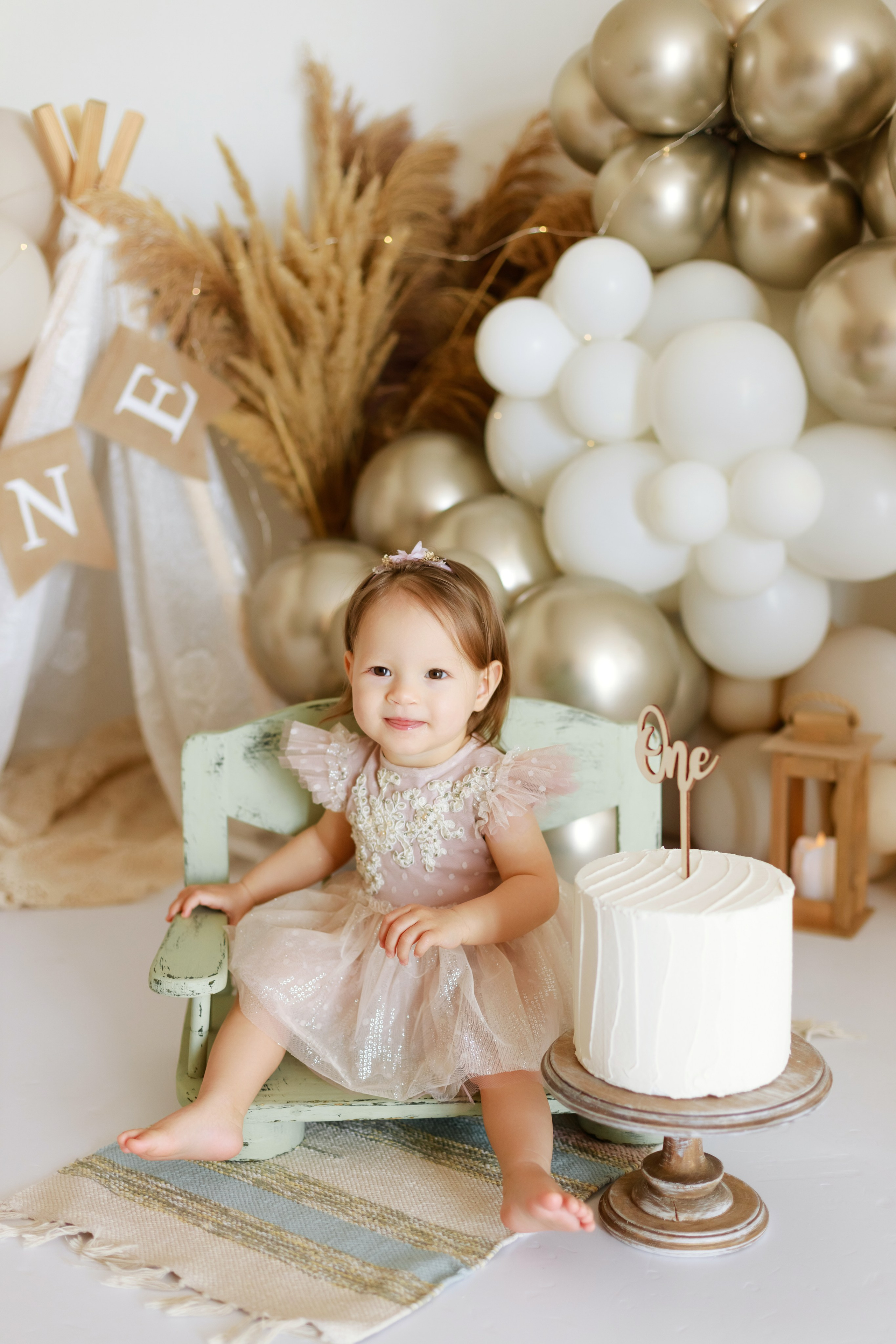 Фотосессия годика с шариками в студии Краснодара. Детский и семейный фотограф в Краснодаре Альбина Морозова