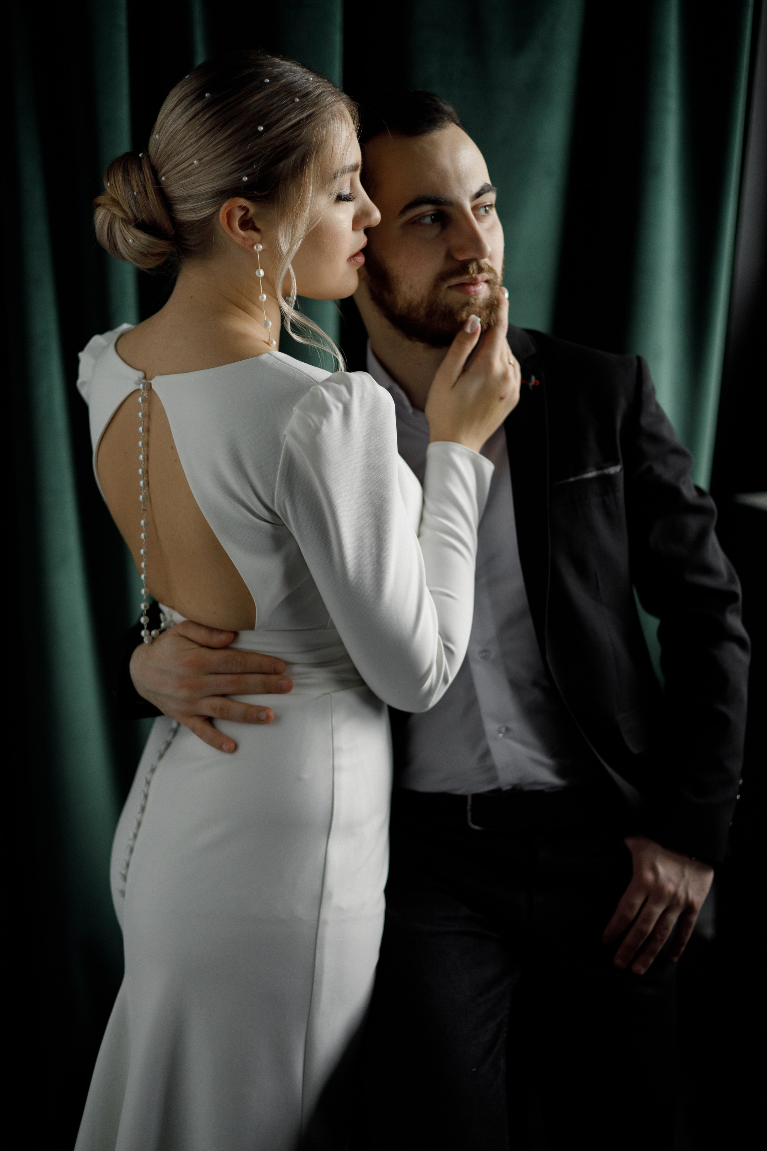 Вероника и Никита (съёмка в студии, тёмная тональность). Свадебный фотограф Беларусь Ольга Козыренко