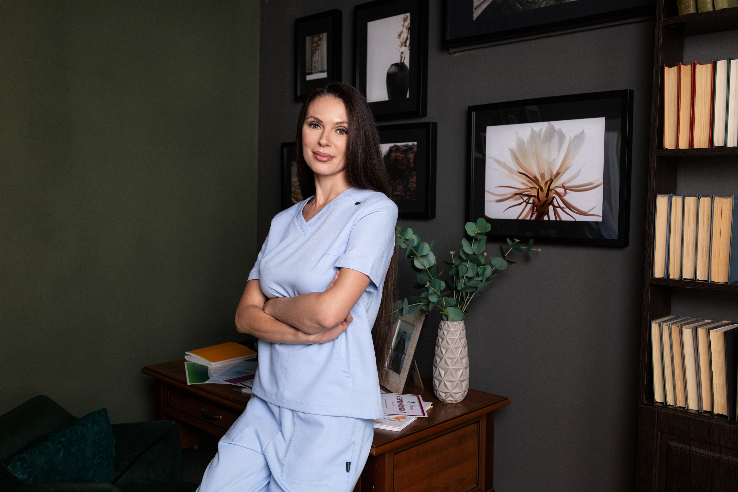 Контент съемка в студии с интерьером с Оксаной — специалиста по грудному вскармливанию для контента. Дмитрий Шульгин, портретный фотограф в Воронеже