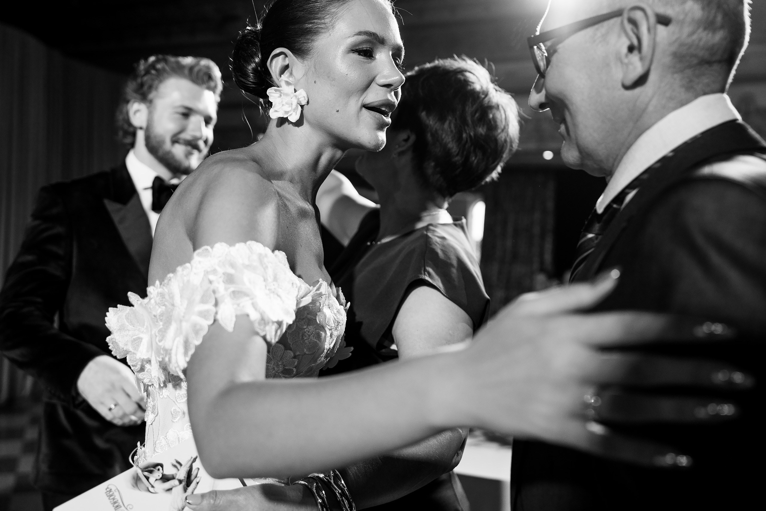 Эмоциональная свадебная фотосъемка в концертном зале Veneziano. Саша Потапкин Фотограф. Сочи, Екатеринбург, Москва