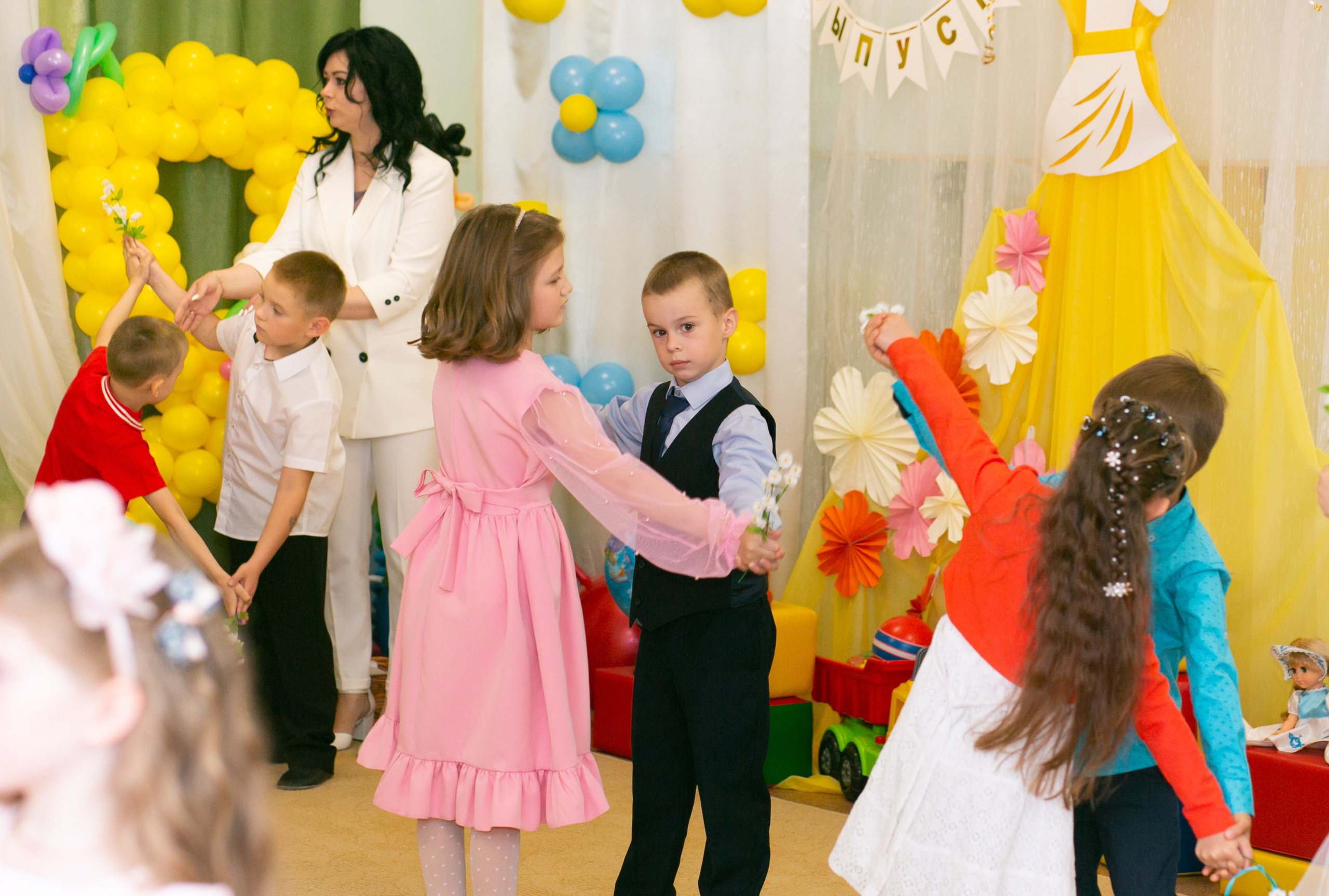 Выпускные и Утренники. Фотограф новорожденных и семейный фотограф НСО г. Бердск Марина Львова