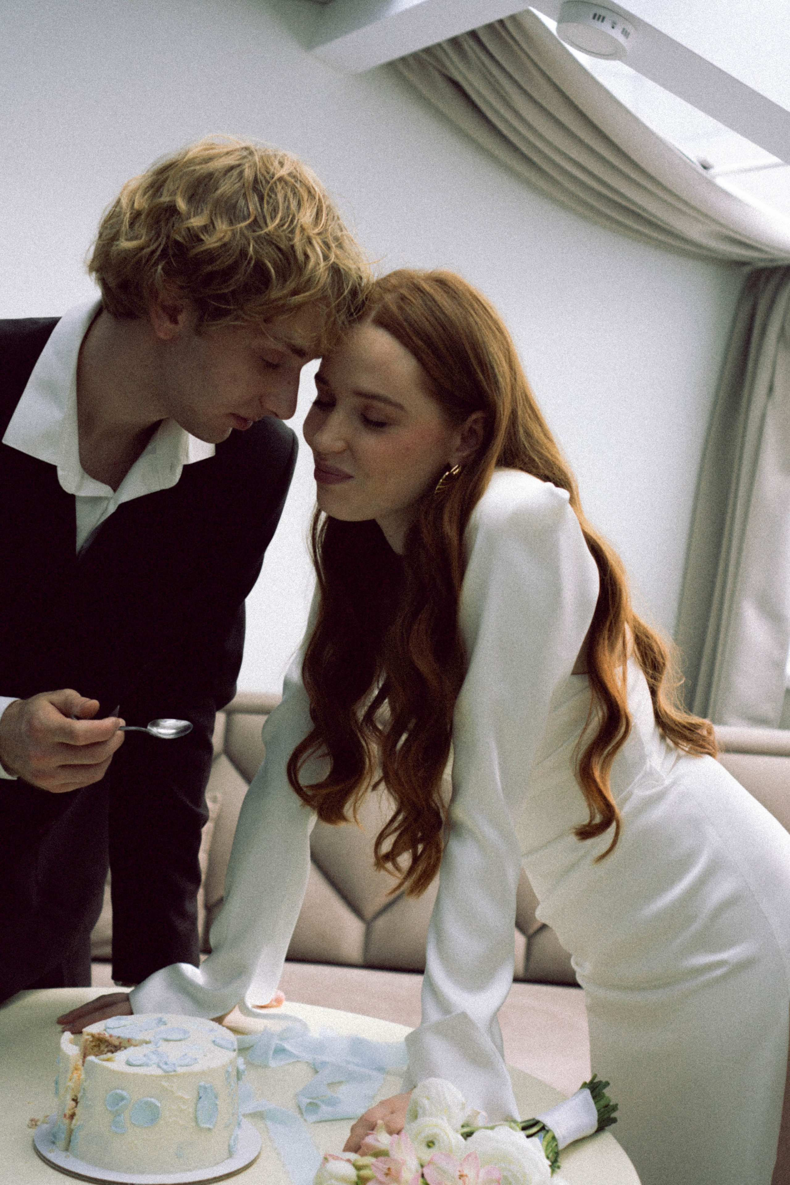 СВАДЕБНАЯ СЬЕМКА В ОТЕЛЕ. СБОРЫ ЖЕНИХА И НЕВЕСТЫ И ТАКЖЕ ТОР И ПОДГОТОВКА К ПРОГУЛКЕ. Профессиональный фотограф, Санкт-Петербург — Виктория Богомолова