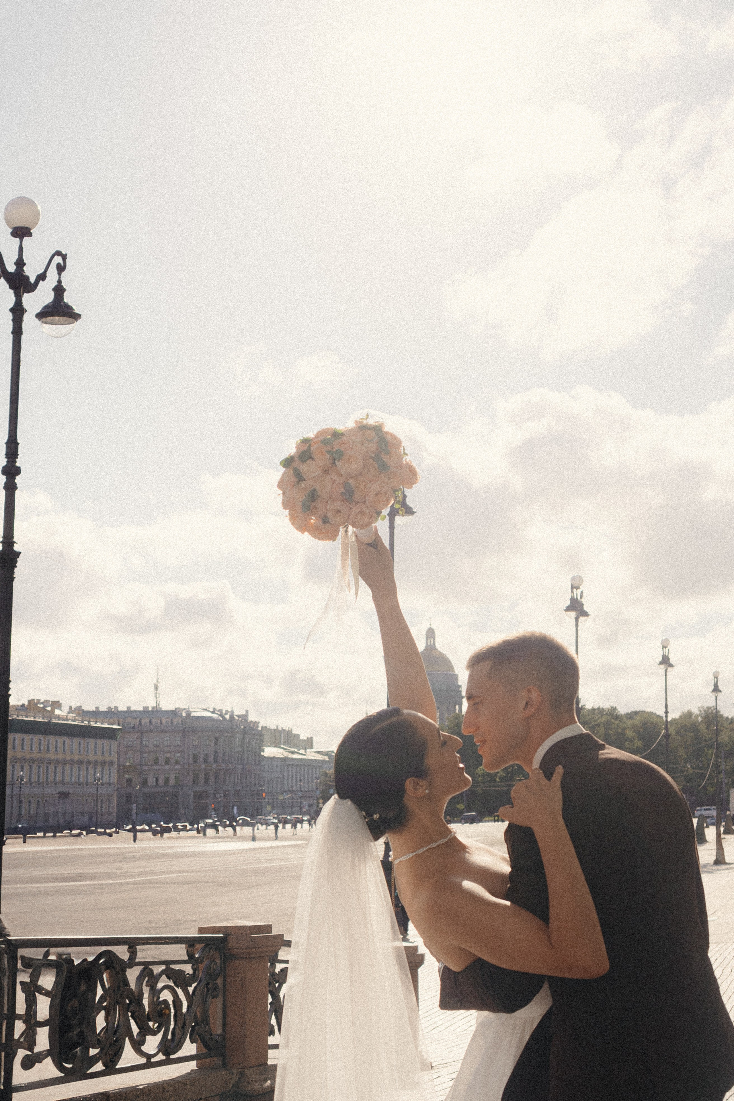 СВАДЕБНАЯ ПРОГУЛКА В САНТК-ПЕТЕРБУРГЕ (ИСАКИЕВСКИЙ СОБОР, ЗИМНЯЯ КАНАВКА, ЭРМИТАЖ И БОЛЬШАЯ МОРСКАЯ УЛИЦА). Профессиональный фотограф, Санкт-Петербург — Виктория Богомолова
