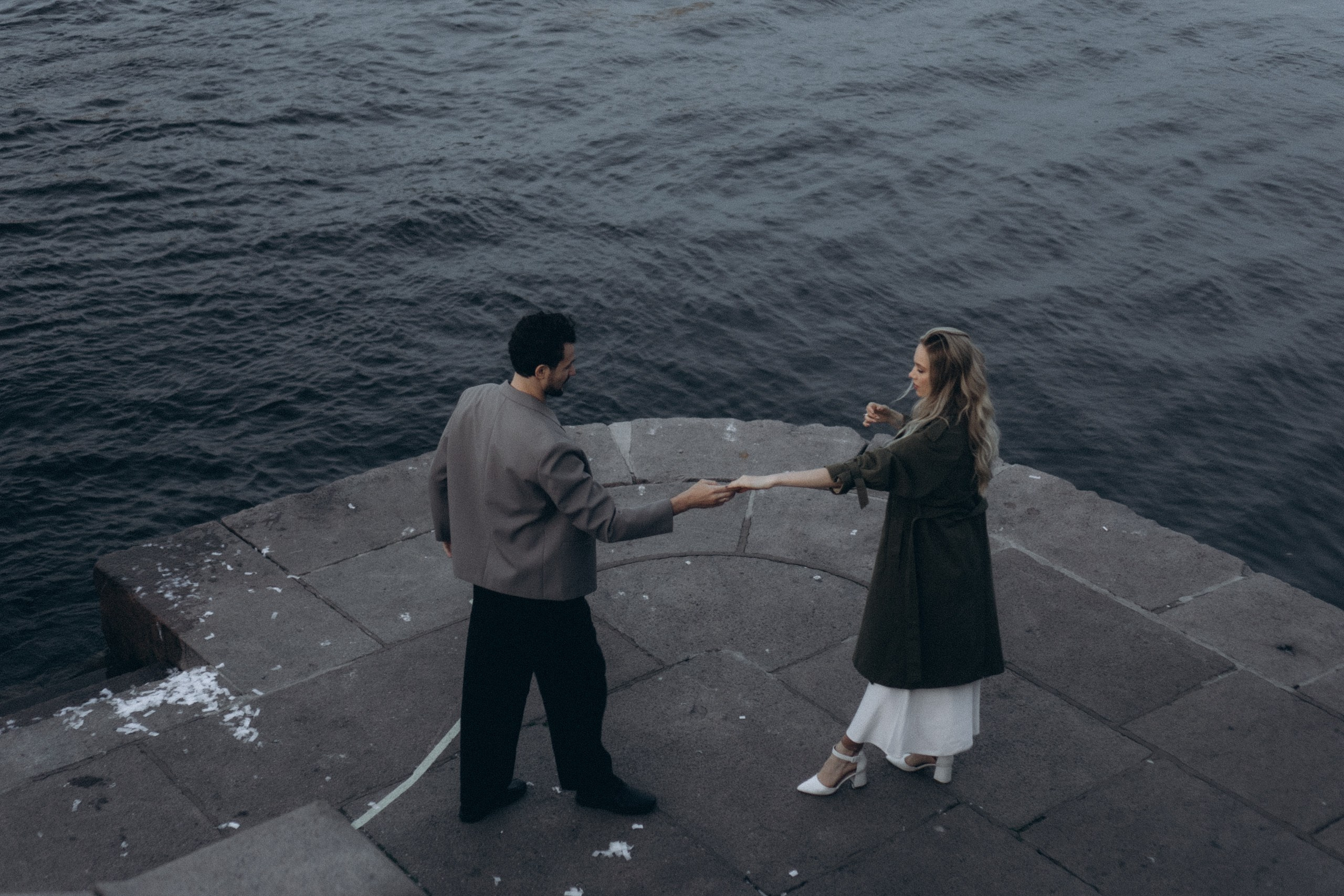 СВАДЕБНАЯ СЬЕМКА ПАРЫ НА РАССВЕТЕ В БЕЛЫЕ НОЧИ И ПРОГУЛКА С РАЗВОДНЫМИ МОСТАМИ И ПИКНИК ВОЗЛЕ ИСАКИЕВСКОГО СОБОРА. Профессиональный фотограф, Санкт-Петербург — Виктория Богомолова