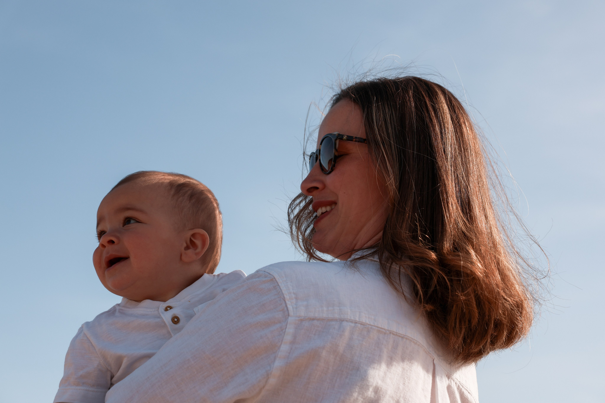 Family pizza at the sea. Natalia Zhuravleva|family, newborn, maternity photographer in Barcelona