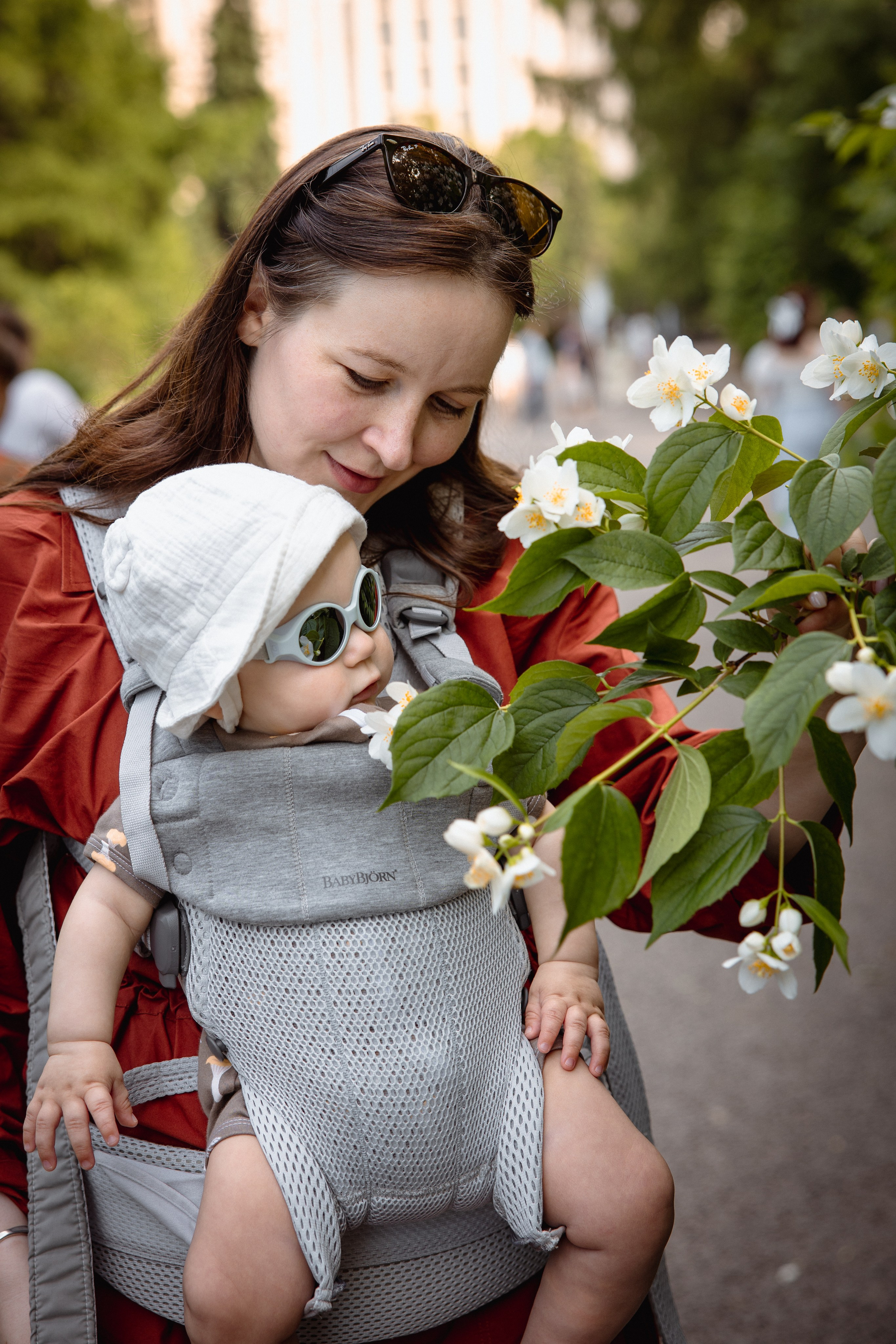 Настя с сыном у Alma-Mater. Ваш семейный newborn и lifestyle фотограф в СПБ Наталья Журавлева