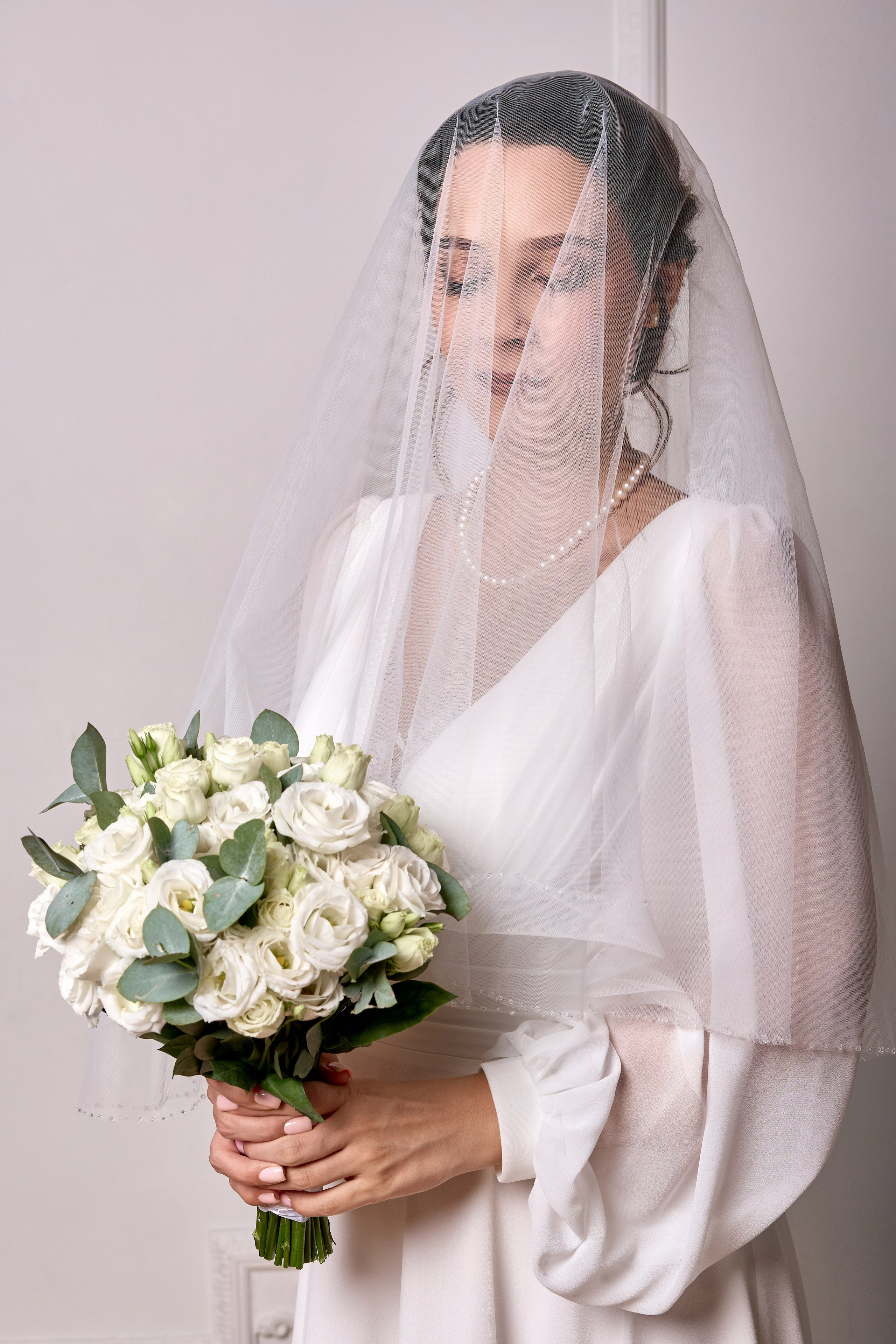 Свадебная фотосессия в студии и регистрация брака в Грибоедовском ЗАГСе