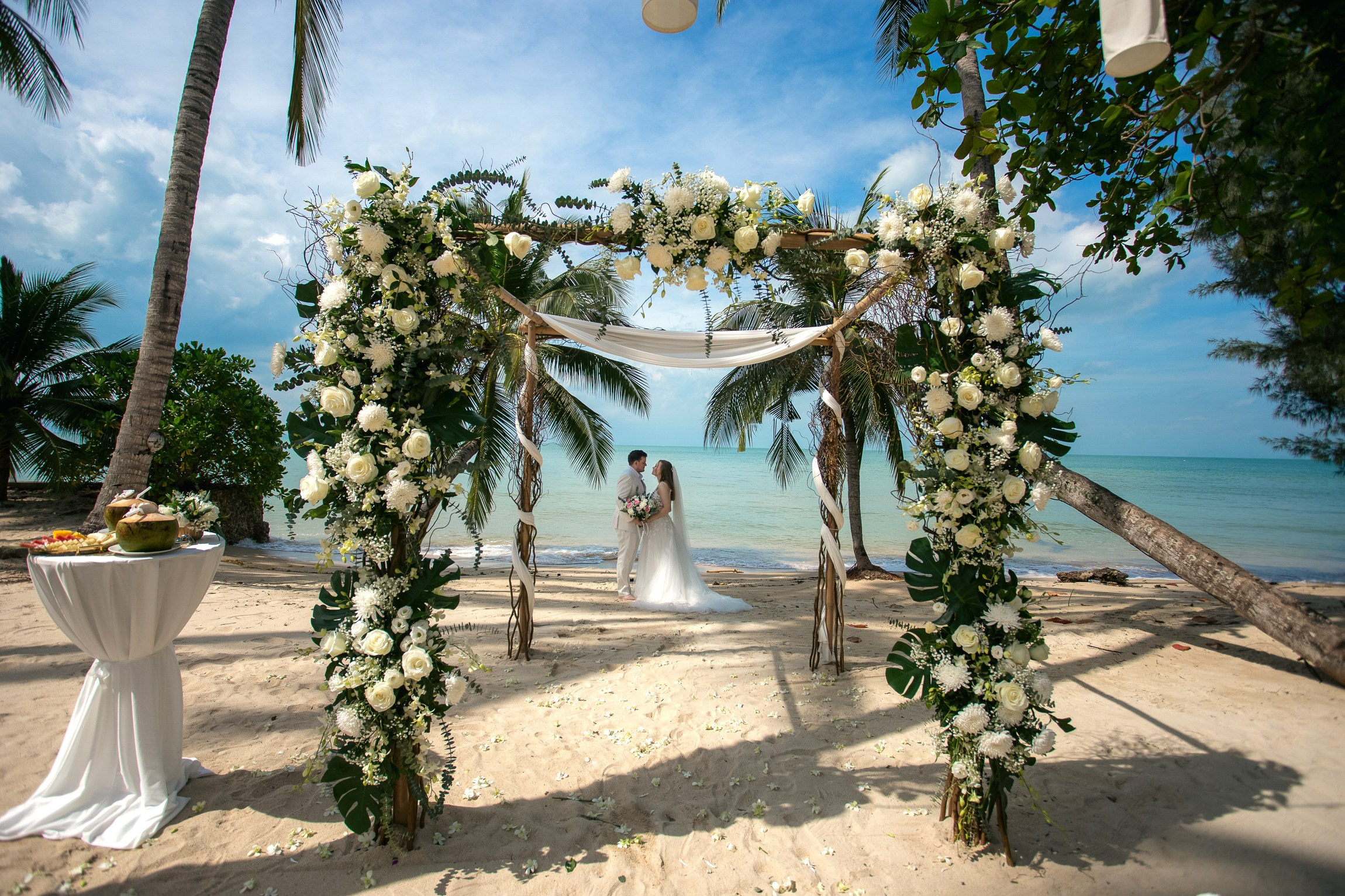Mariage sur la plage. Mariage à Koh Samui, en Thaïlande. Whatsapp: +66 94 3 650 301