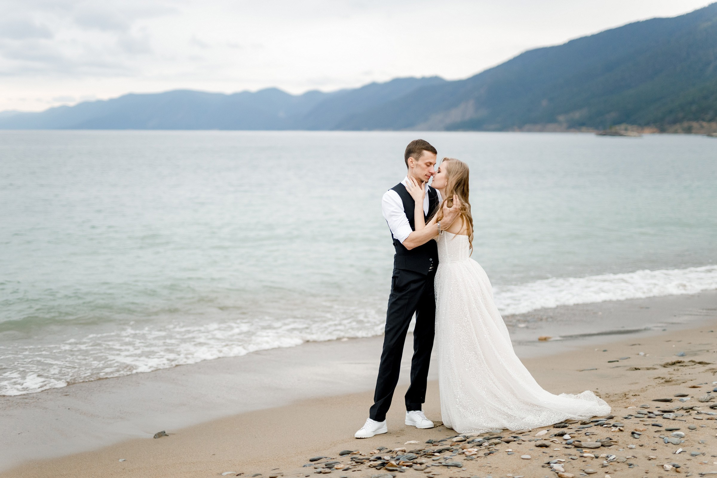 Полина и Женя. Лес, кожанки и 2 дня кайфа. Свадебный фотограф в Иркутске Сапаров Александр