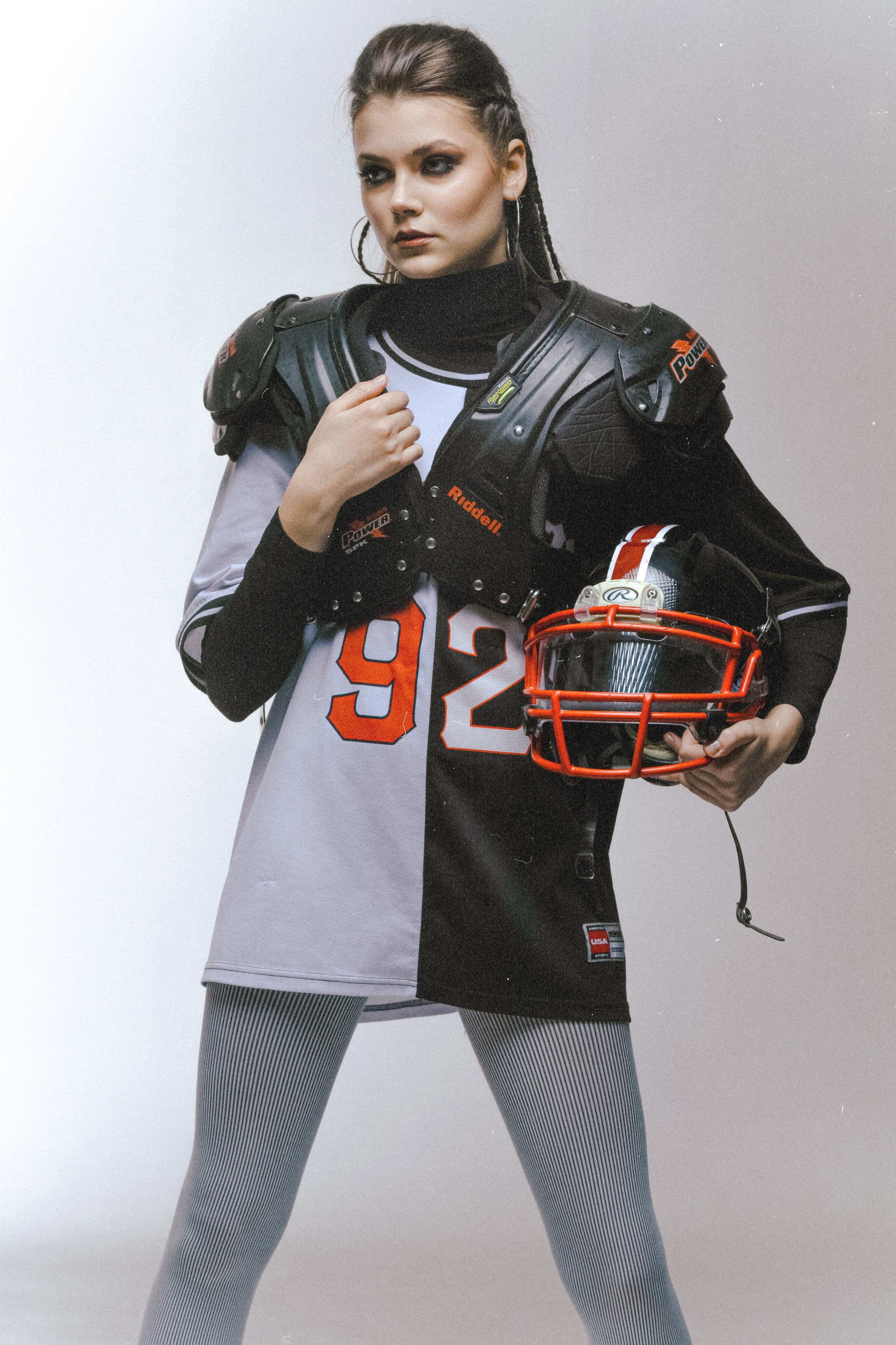 американский футбол, спортшик, фотосессия творческая, студийный свет, женская фотосессия